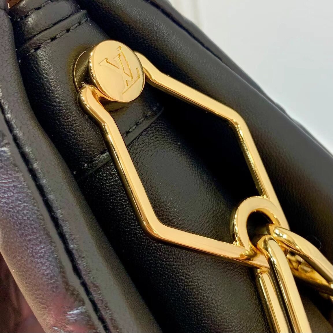 [TOP] Louis Vuitton LV £V Coussin Bag 26x20x12cm- Black