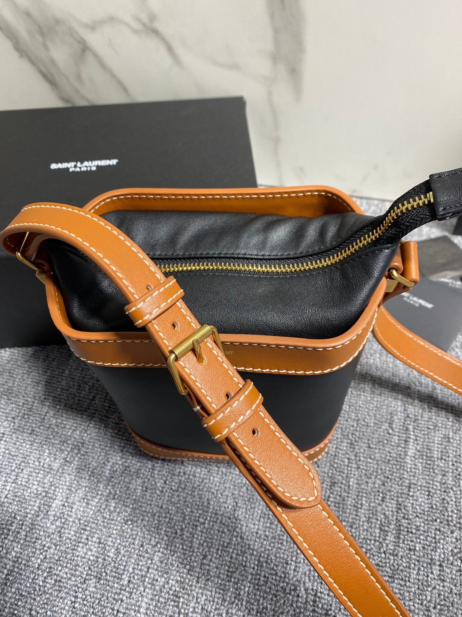 [TOP] Yves Saint Laurent YSL Aphile Bucket Bag - Black