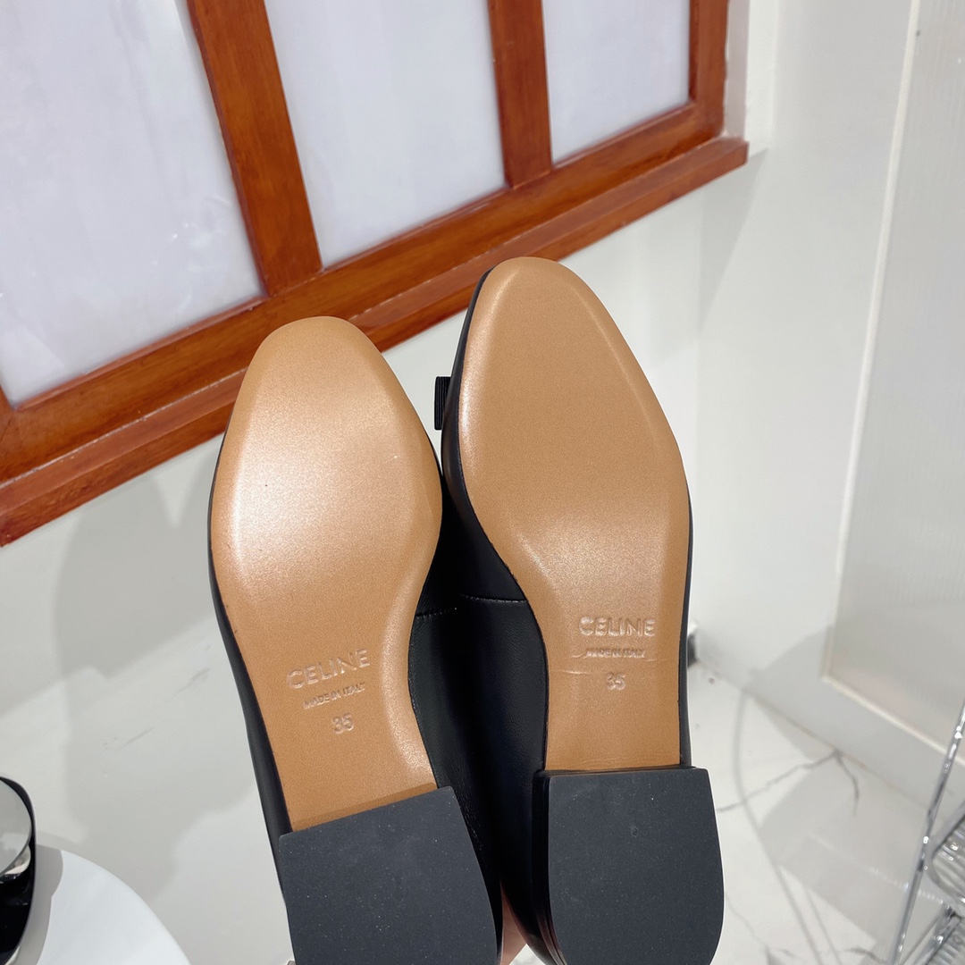 [TOP] CELINE Cowhide Flat - Black - Cline