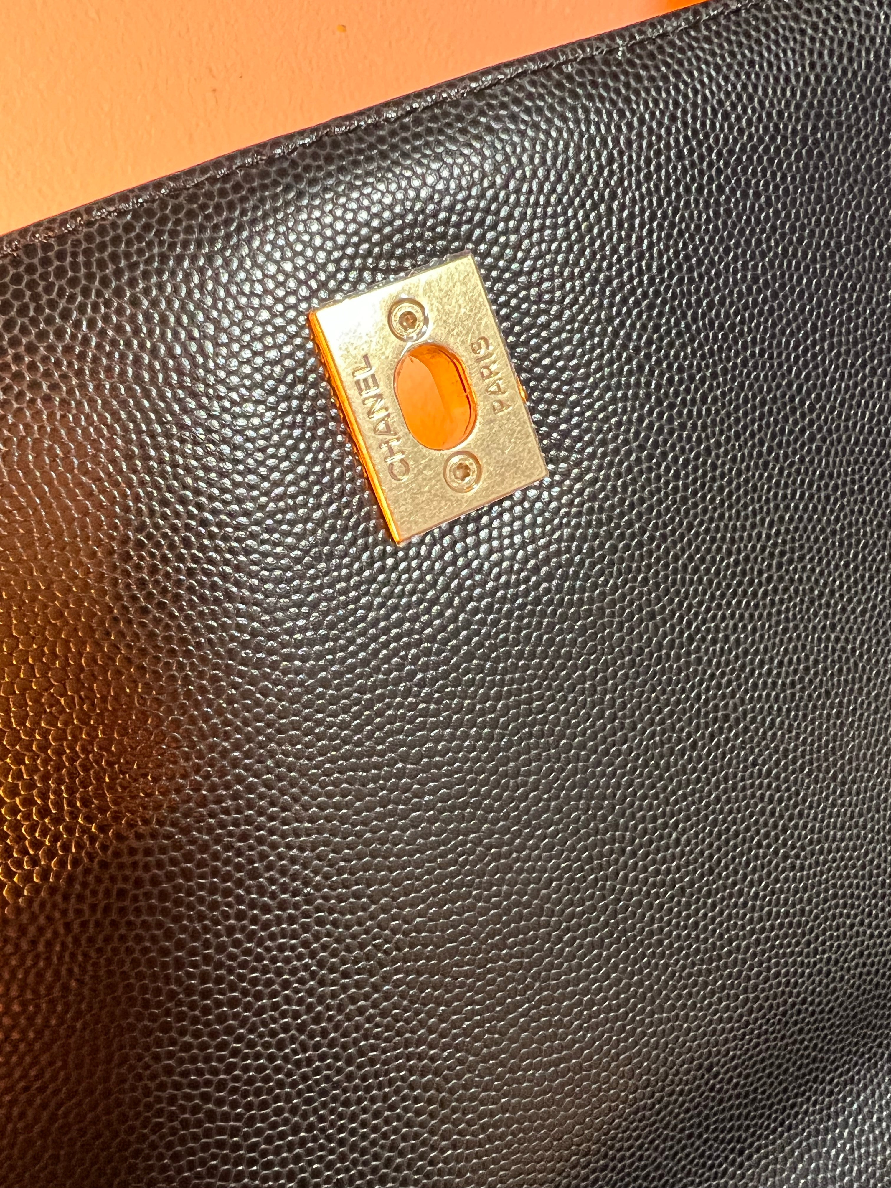 [TOP] CHANEL CoCo Handle Bag Chevron Caviar Leather 23cm - Black & GHW