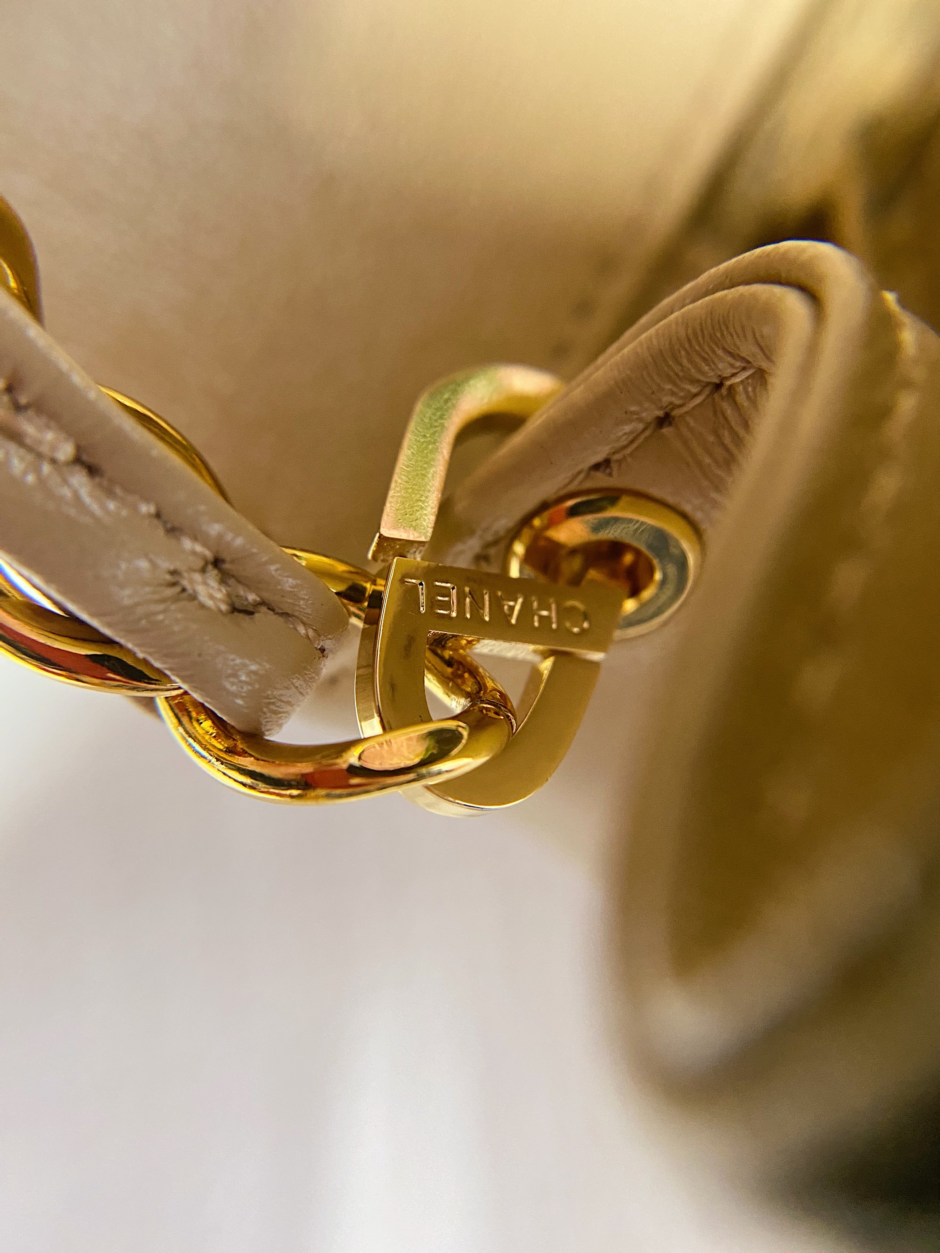 [TOP] CHANEL Diana Small Flap Bag - Beige & GHW