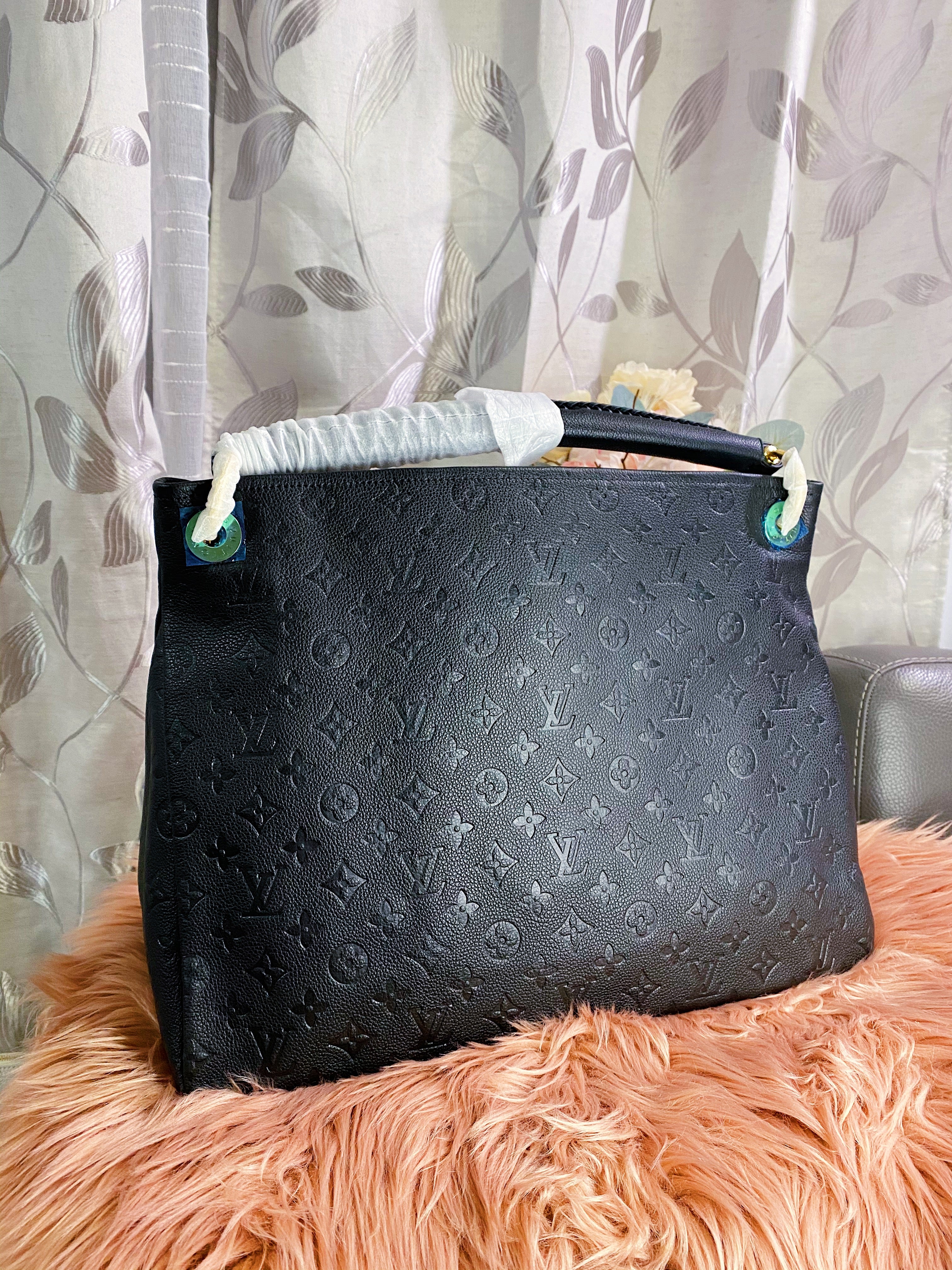 [TOP] Louis Vuitton LV £V Monogram Empreinte Noir Artsy MM 41 x 32 x 22 cm-Black