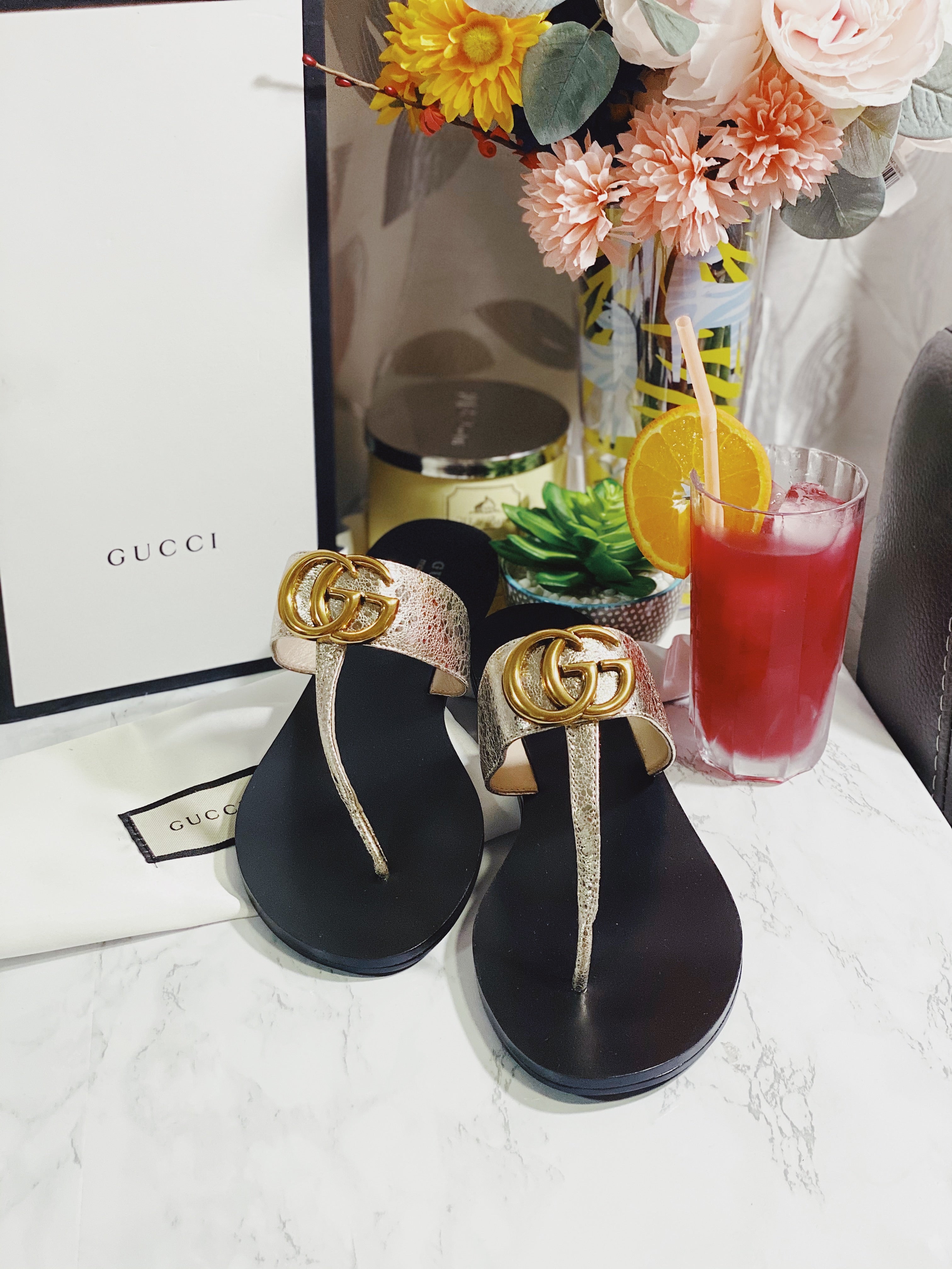 [TOP] GUCCI Thong Sandals - Gold