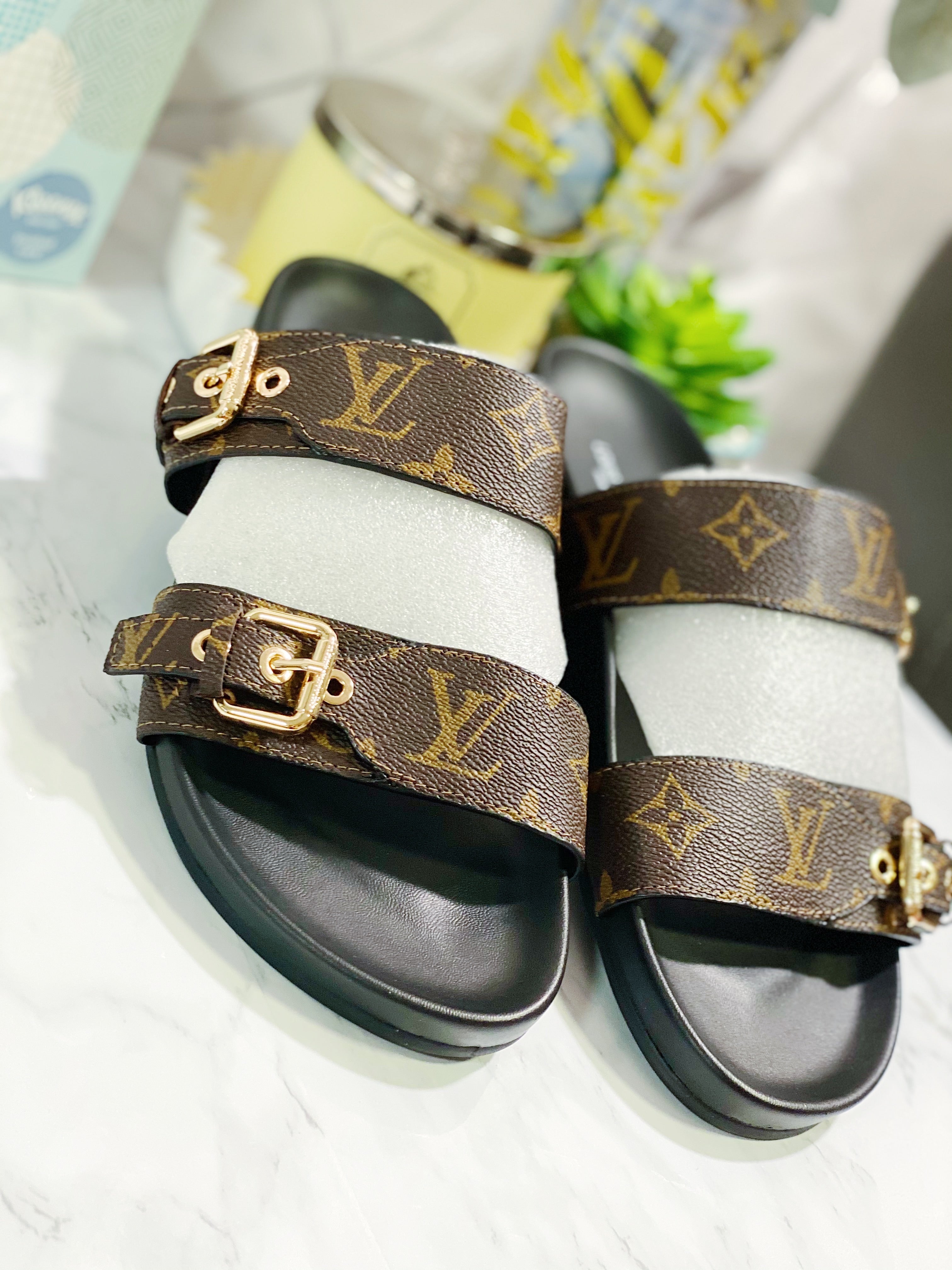[TOP] Louis Vuitton LV L.V Bom Dia Flat Sandals Monogram