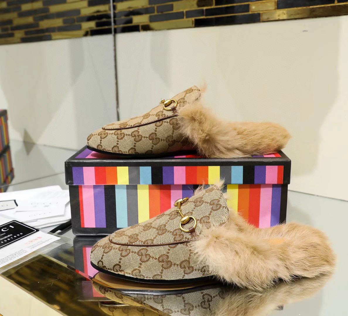 [TOP] GUCCI Canvas with Fur Slides - Beige