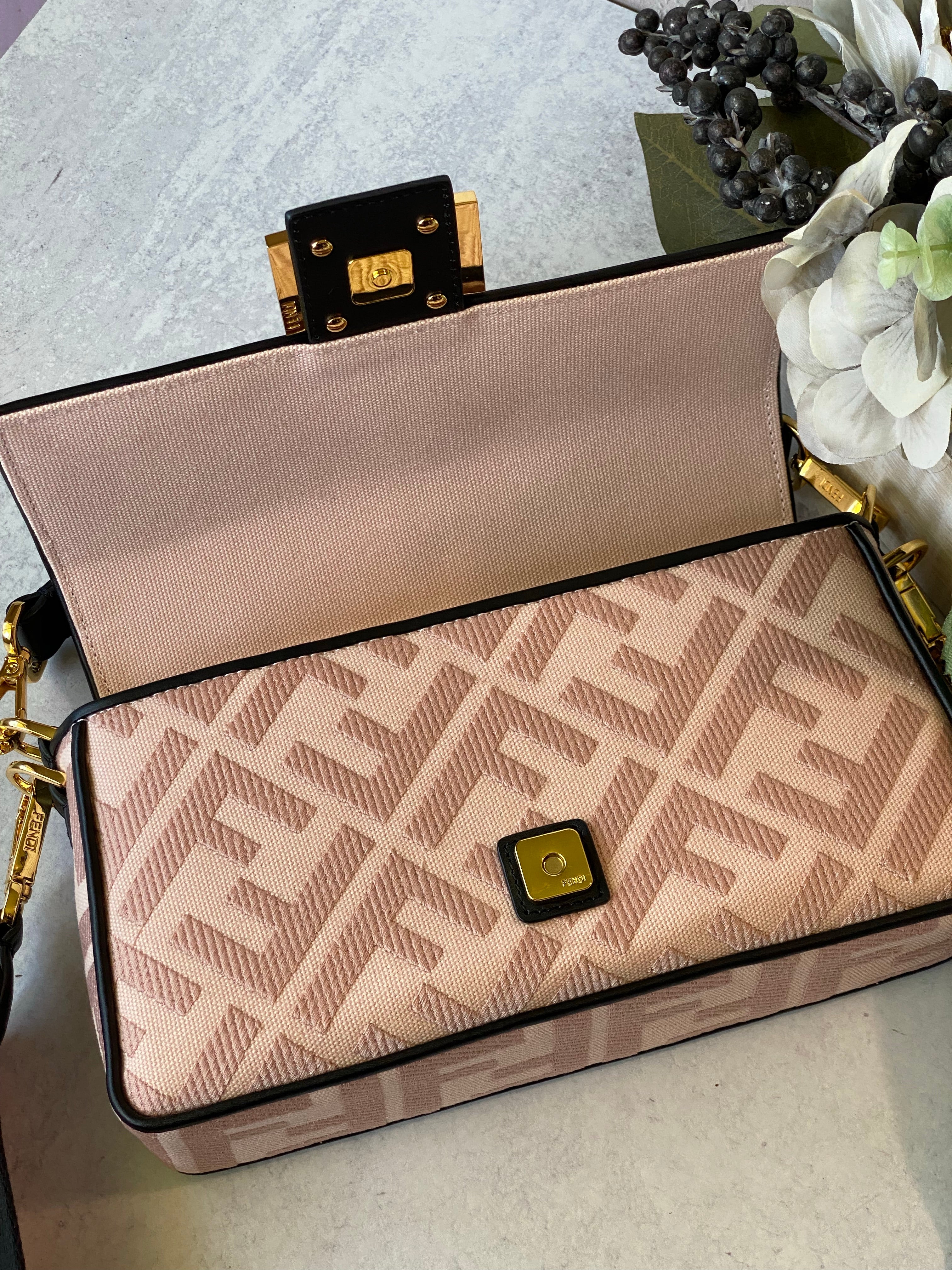 [TOP] FENDI FENDI Baguette Canvas Bag - Pink