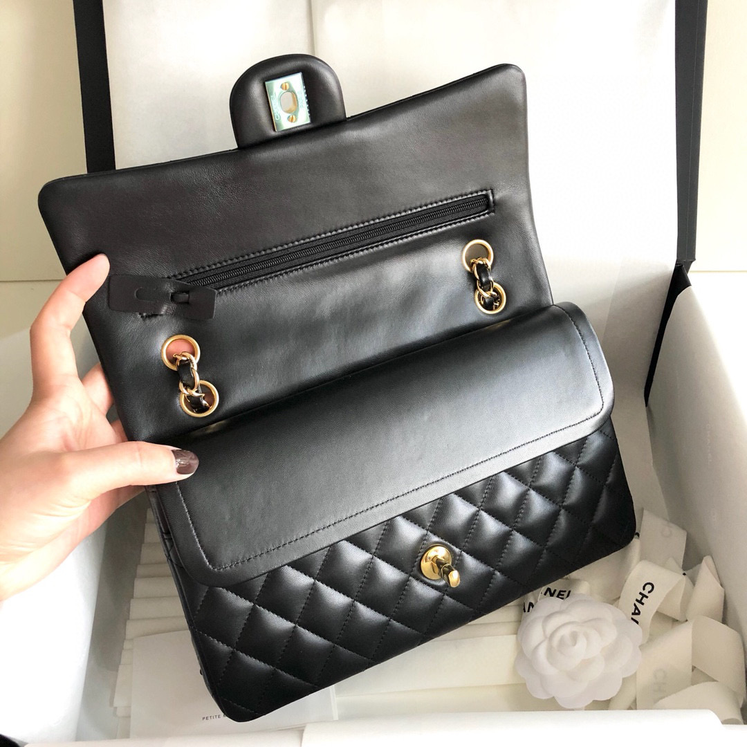 [TOP] CHANEL Classic Flap Bag Lambskin Medium 25.5cm – Black & GHW