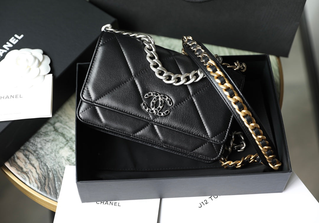 [TOP] CHANEL 19 WOC Tri-color Hardware - Black