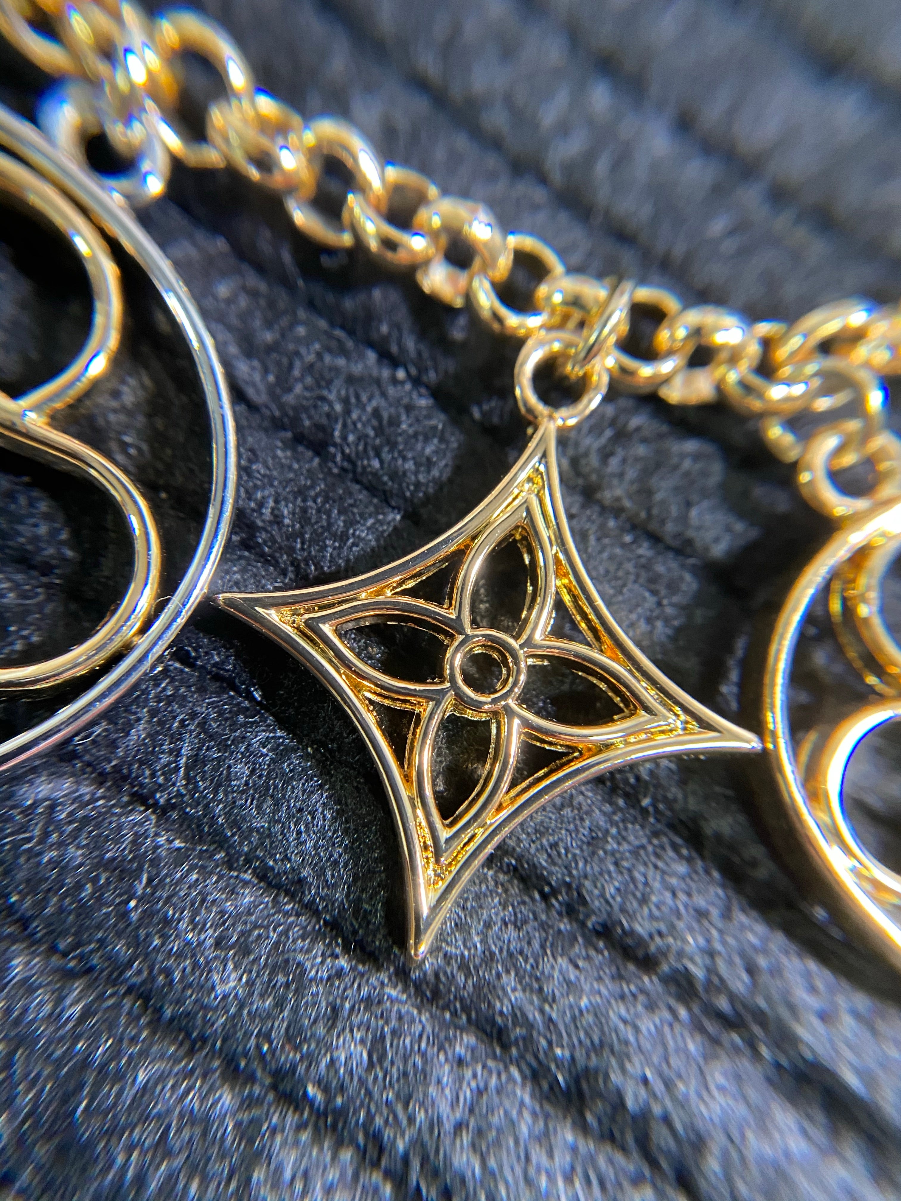 [TOP] Louis Vuitton LV Cruise Flower Finesse Chain Bag Charm