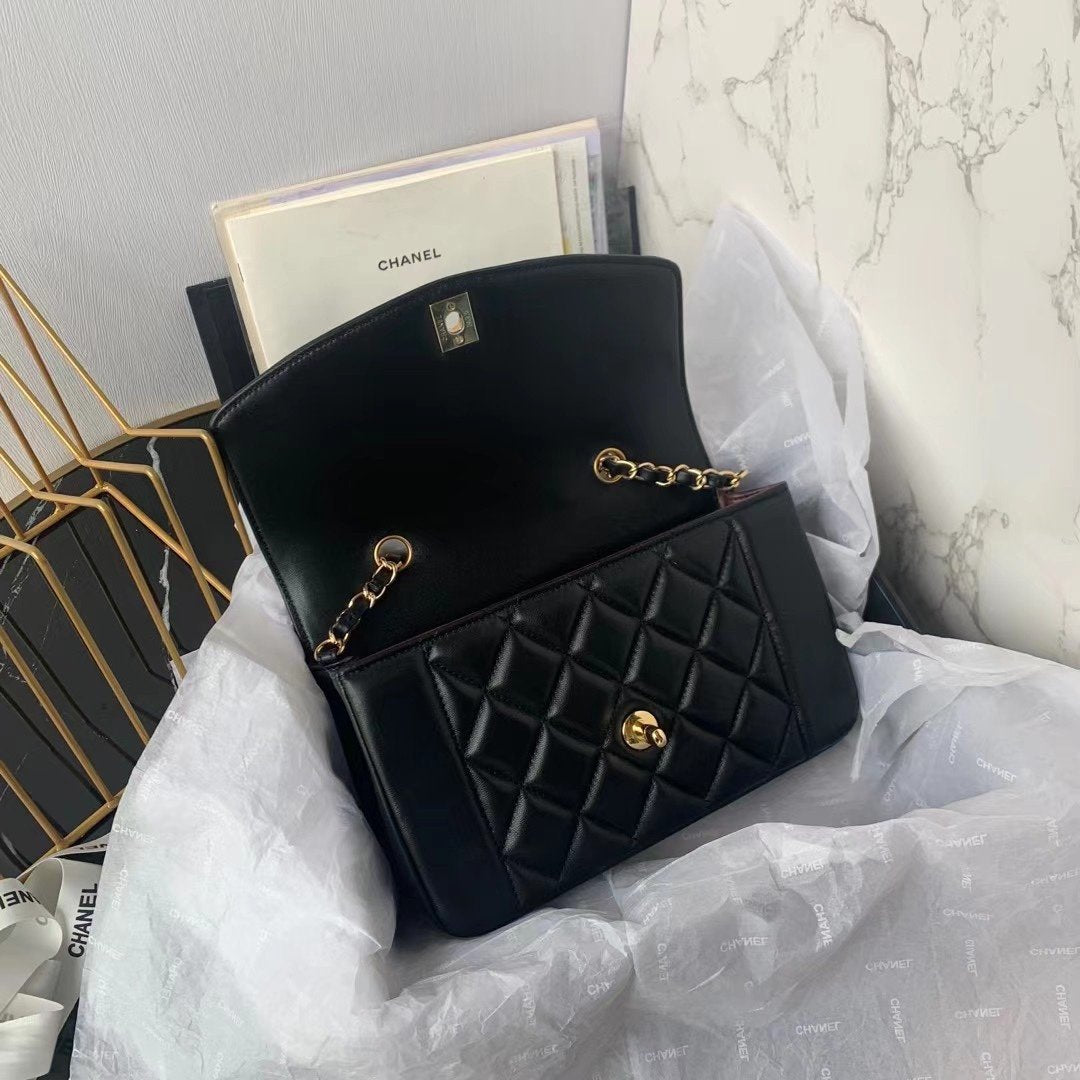 [TOP] CHANEL Diana Small Flap Bag - Black & GHW