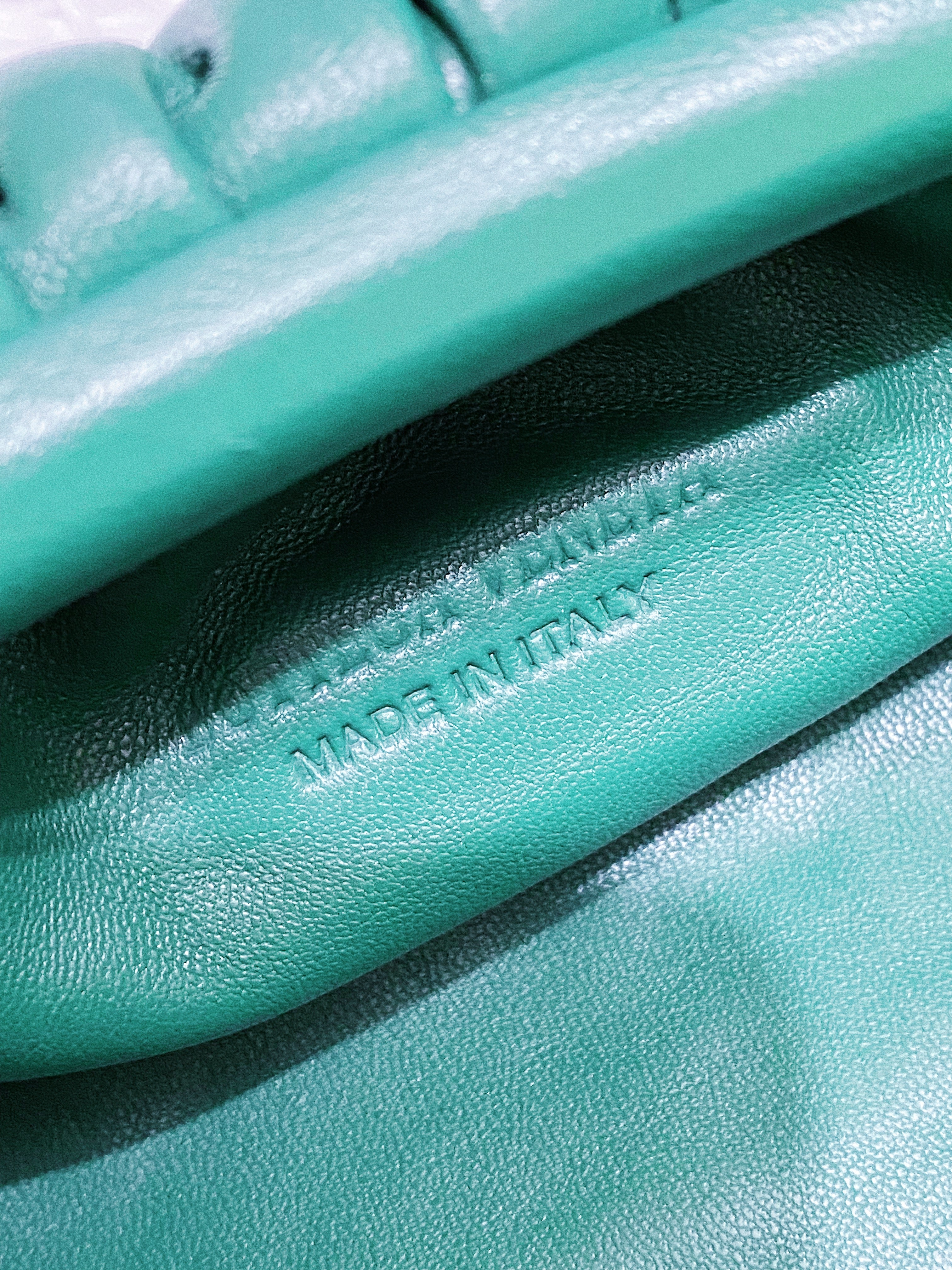 [TOP] Bottega Veneta BV  Mini Crossbody Pouch with Chain - Green