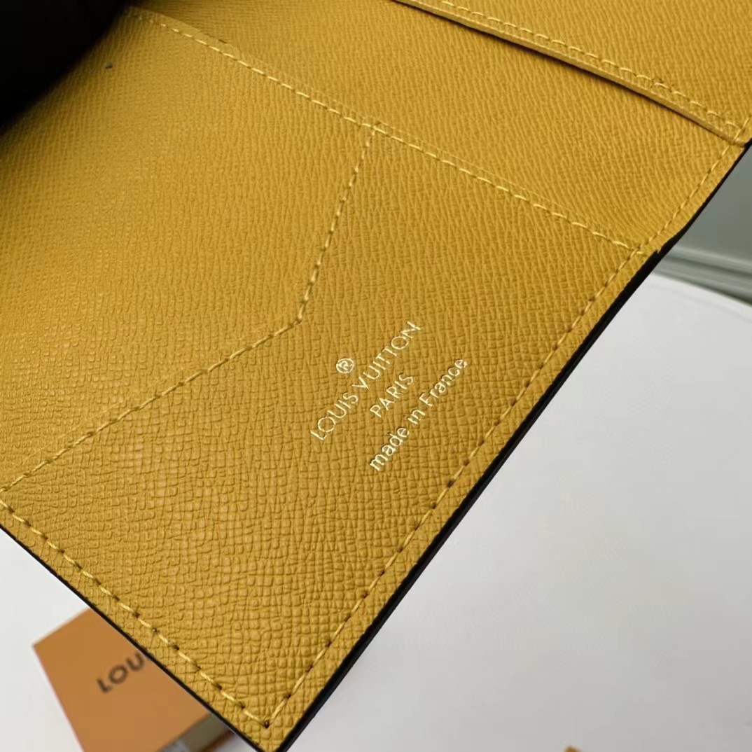 [TOP] Louis Vuitton LV Passport Cover