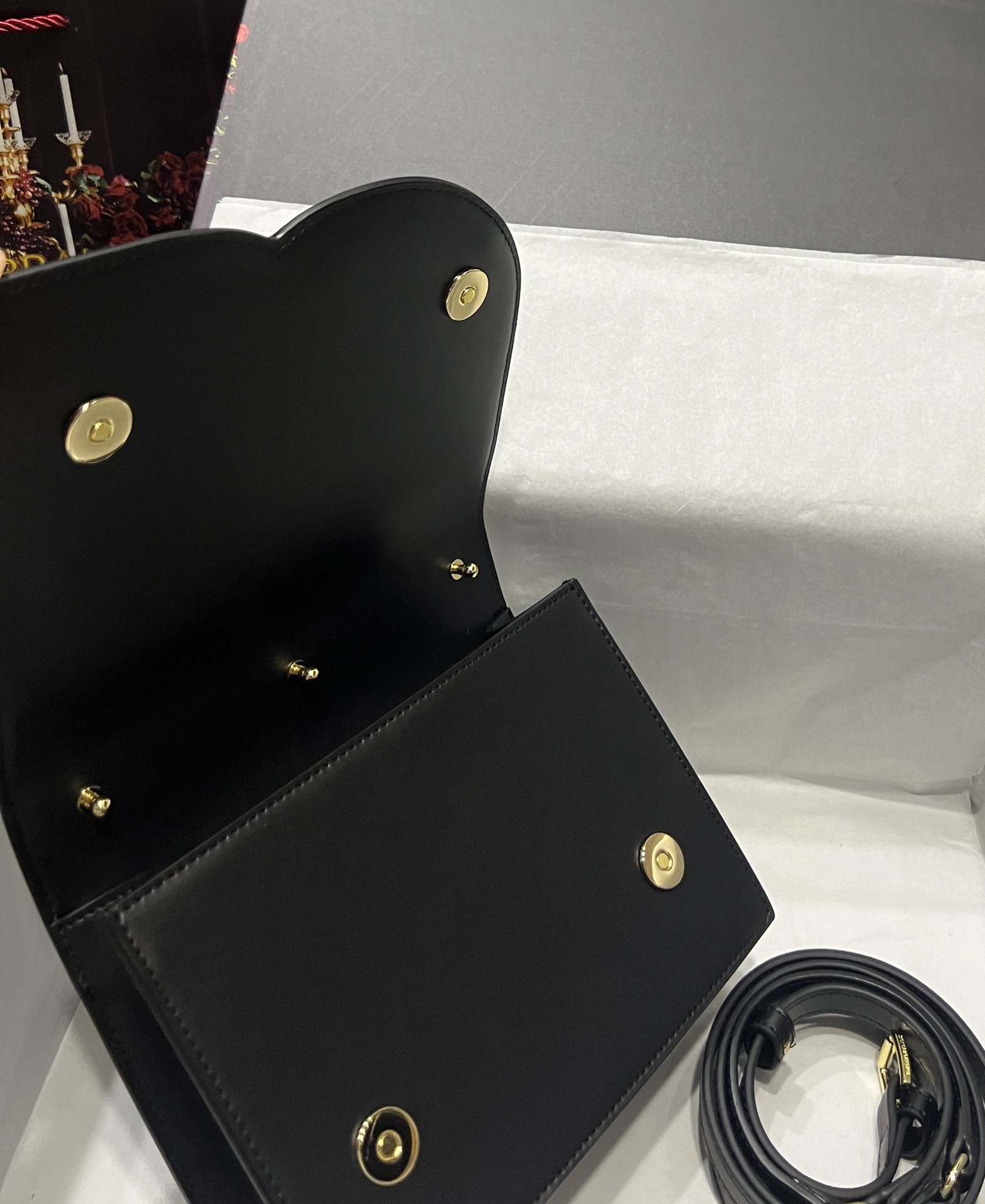 [TOP] Dolce & Gabbana D&G Calfskin DG Logo Bag 16*20*5.5cm - Black