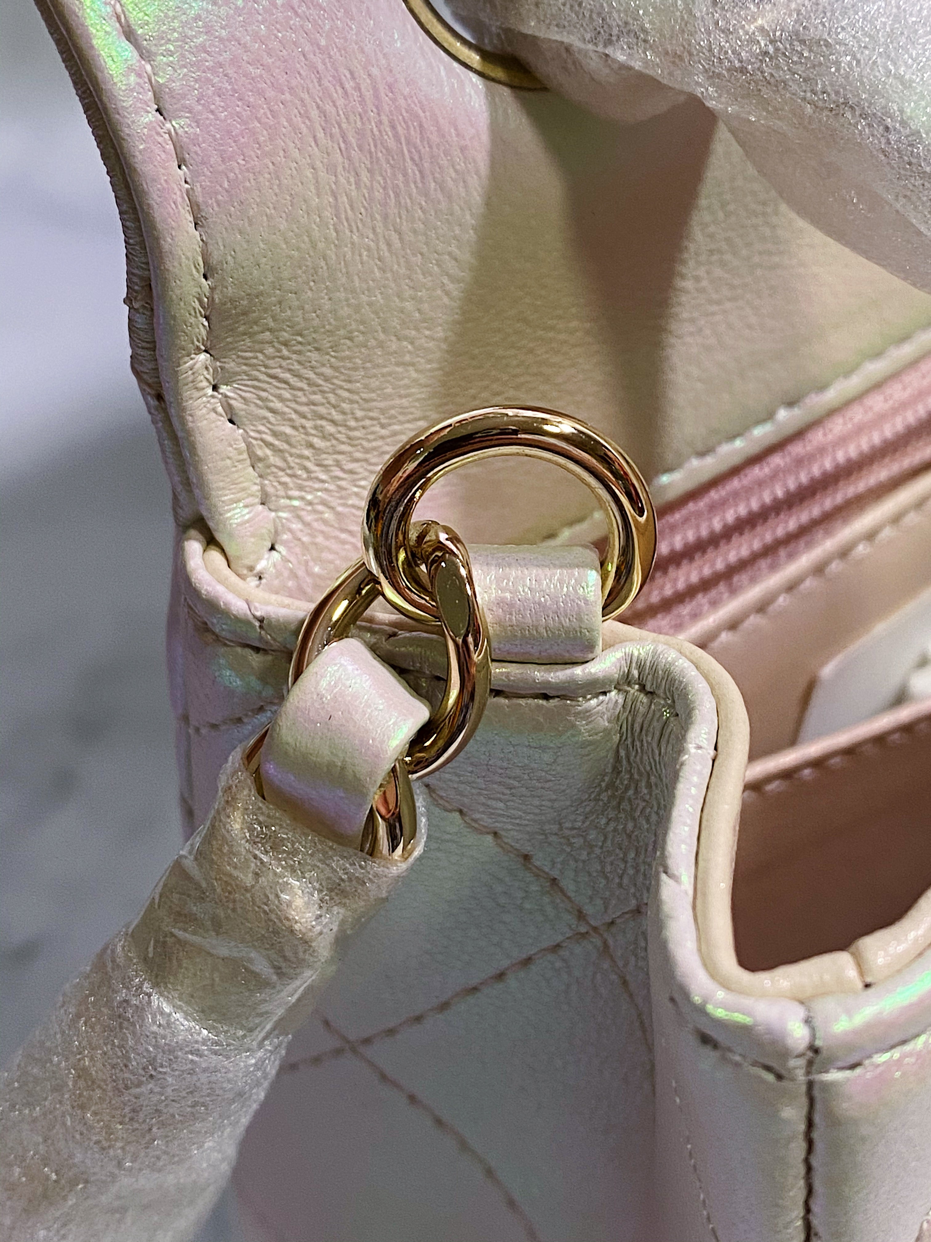 [TOP] CHANEL Classic Flap Bag Outside Thread Mini 20CM - White Iridescent