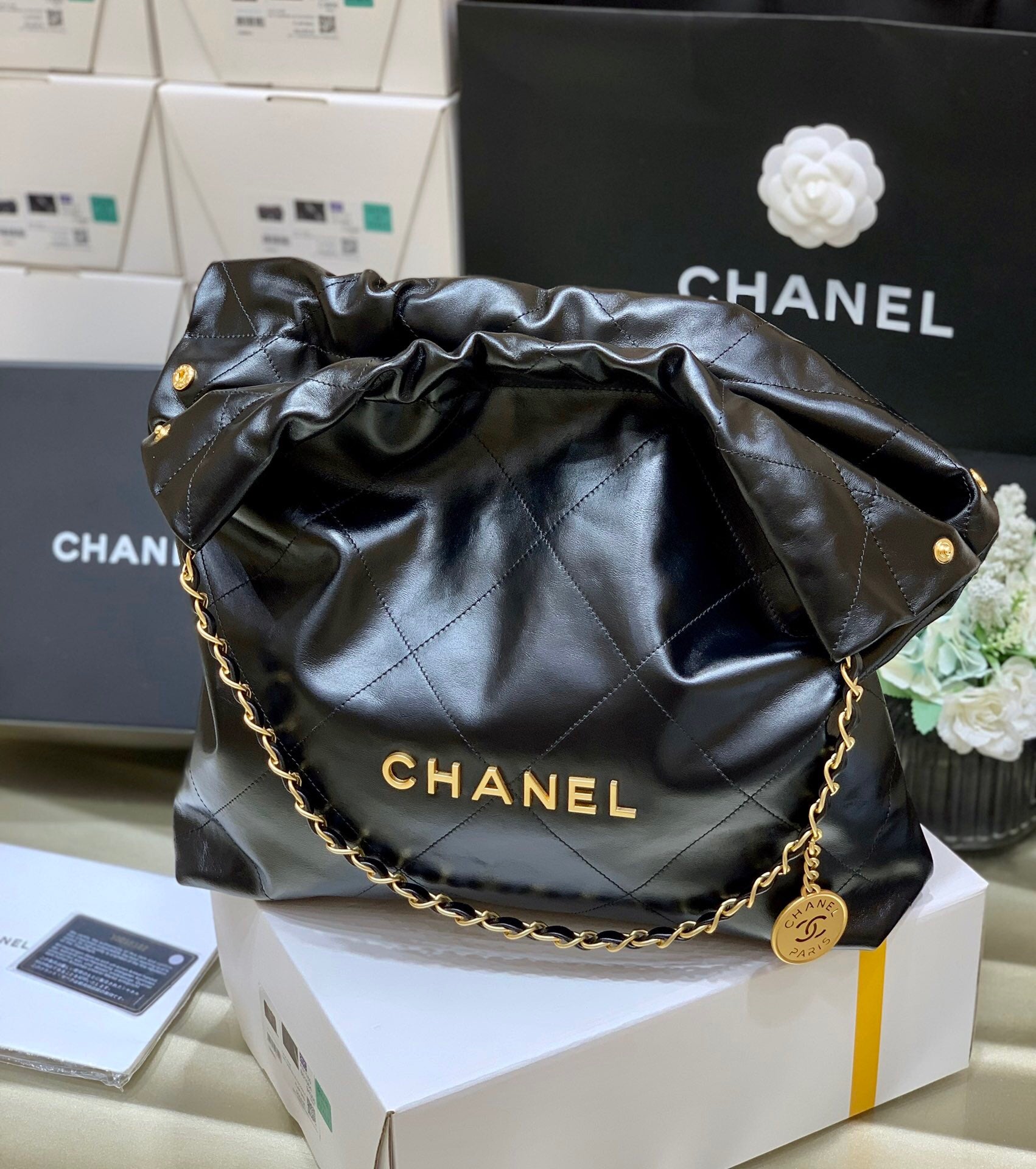 [TOP] CHANEL 22 Bag Small 35cm - Black & GHW