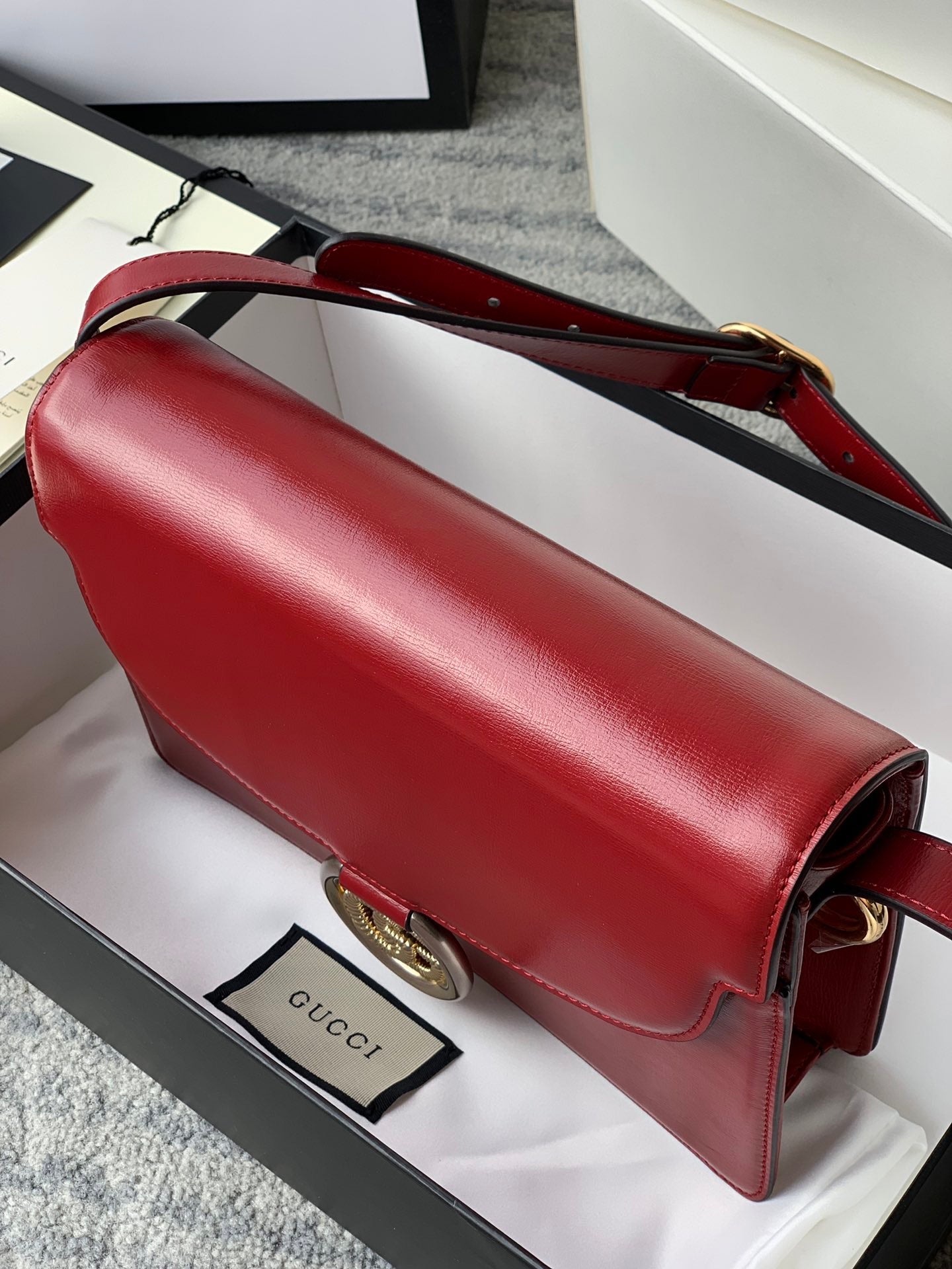 [TOP] GUCCI GG Logo Plaque Shoulder Bag