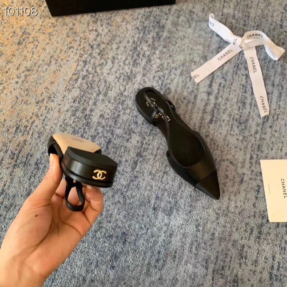 [TOP] CHANEL Two Tone Pointed Flats  - 2 Colours