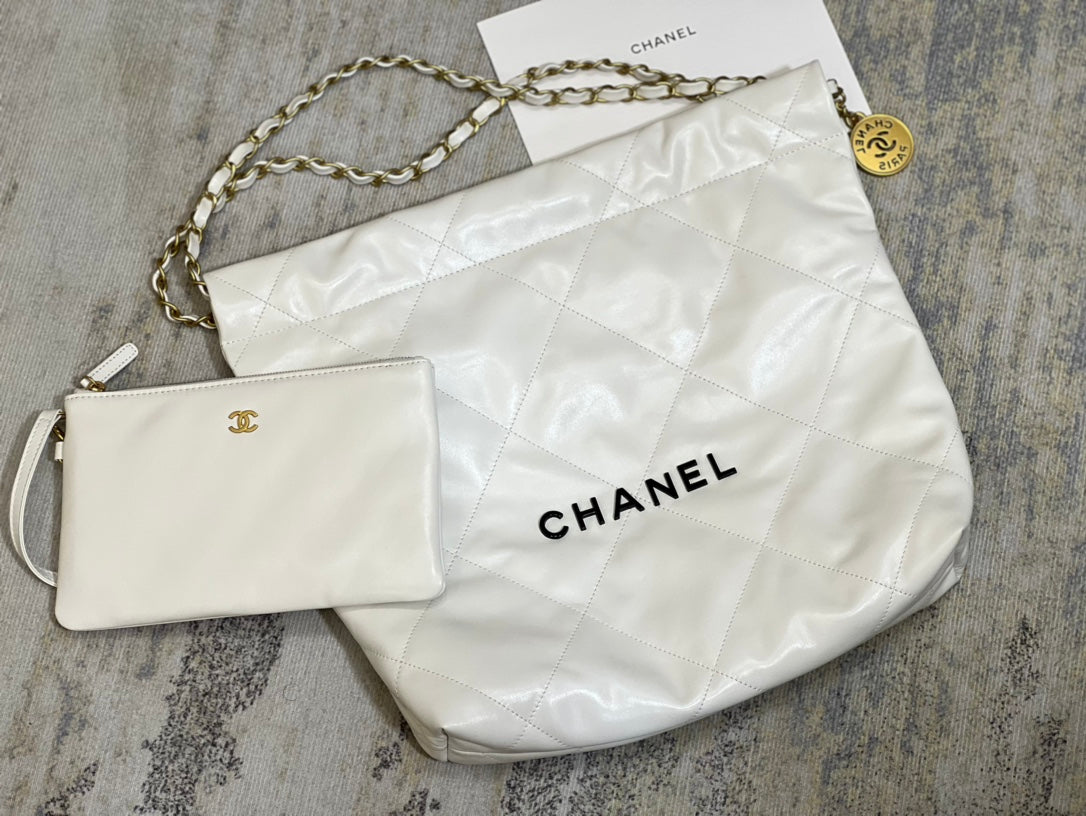 [TOP] CHANEL 22 Bag Small 35cm - White & Black Logo