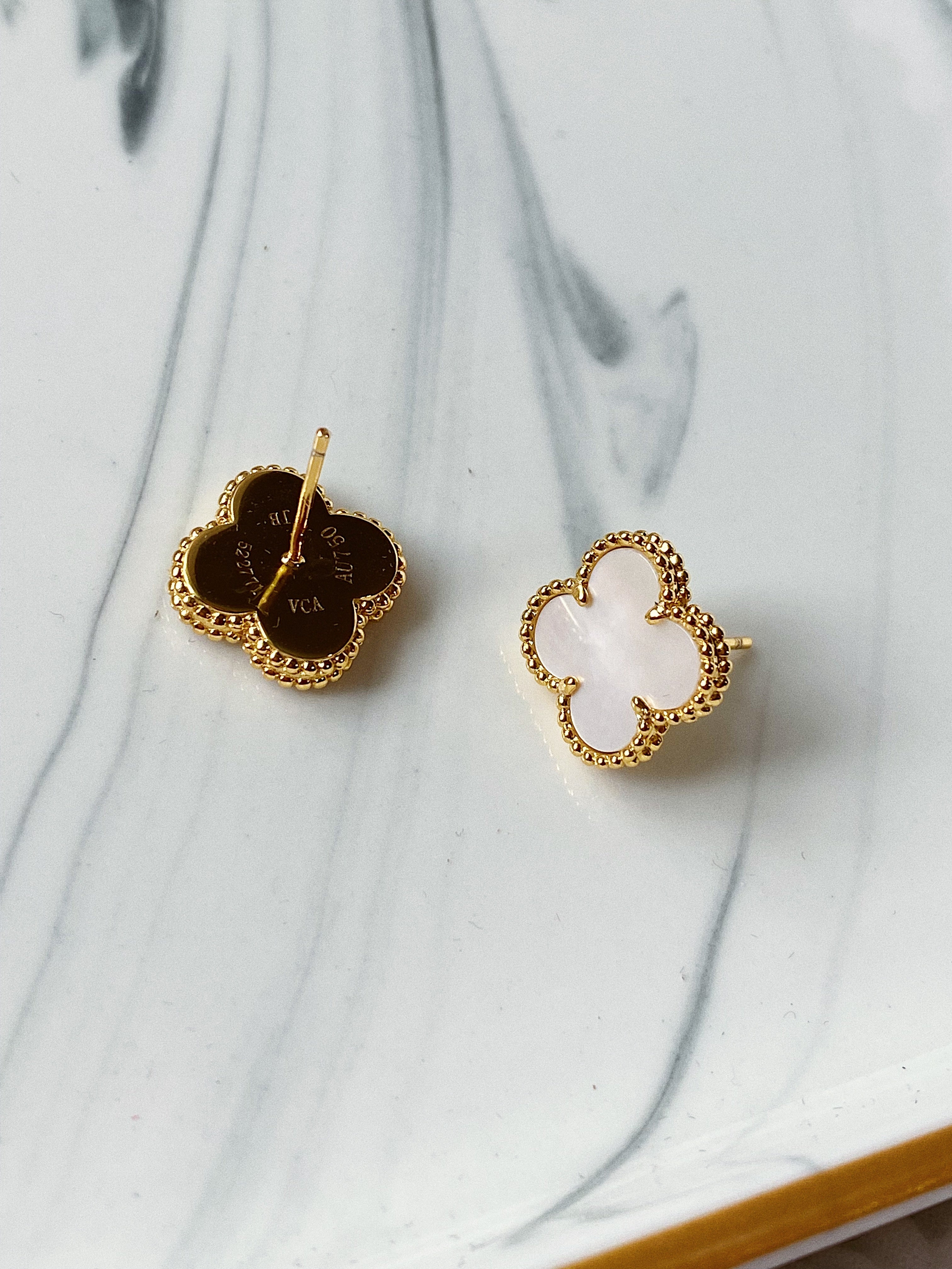 [TOP] Van Cleef & Arpels VCA Mother of Pearl Stud Earrings - White and Gold