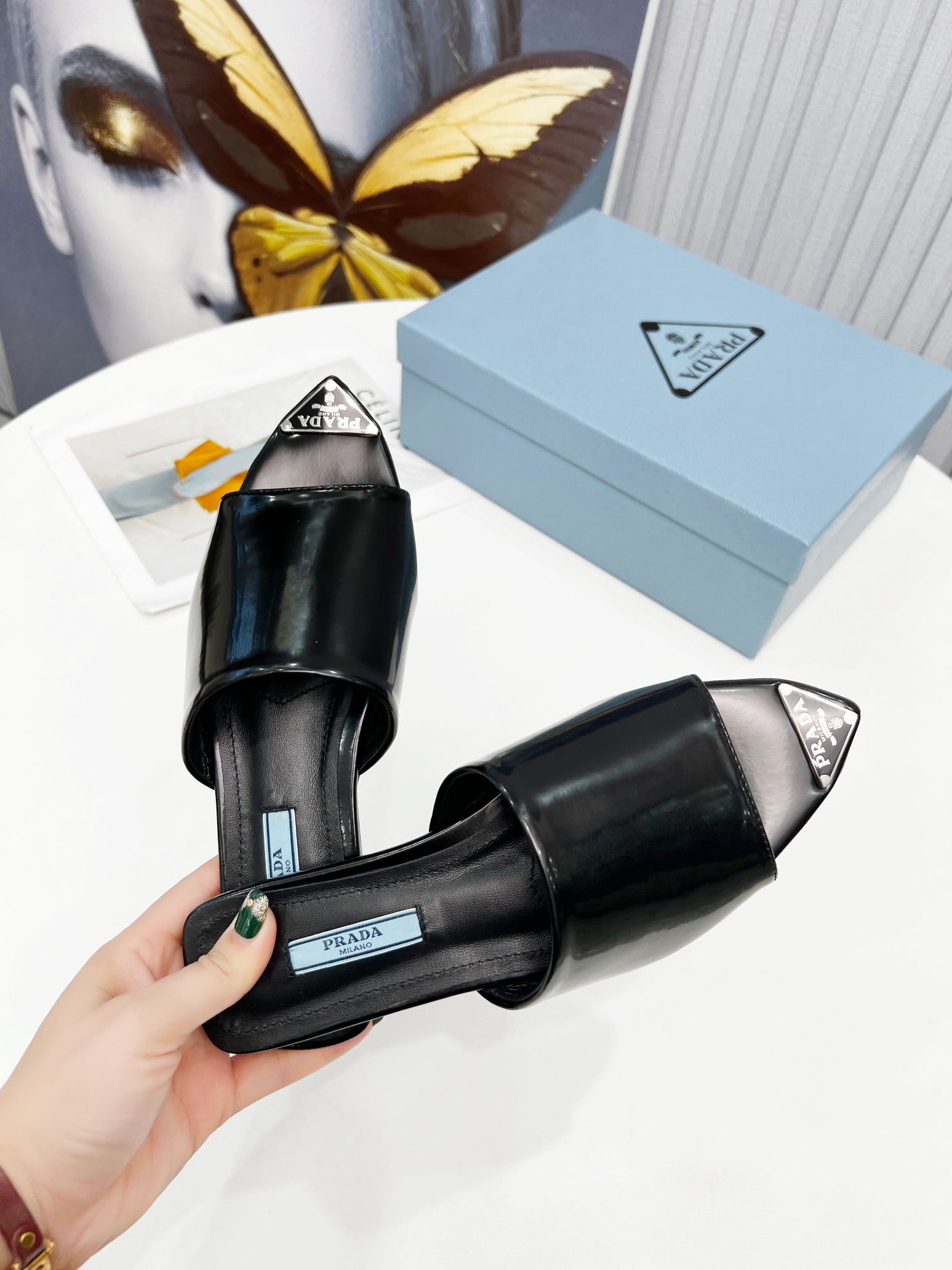 [TOP] PRADA Sleek Line Enamel Triangle Logo Brushed Leather - Black