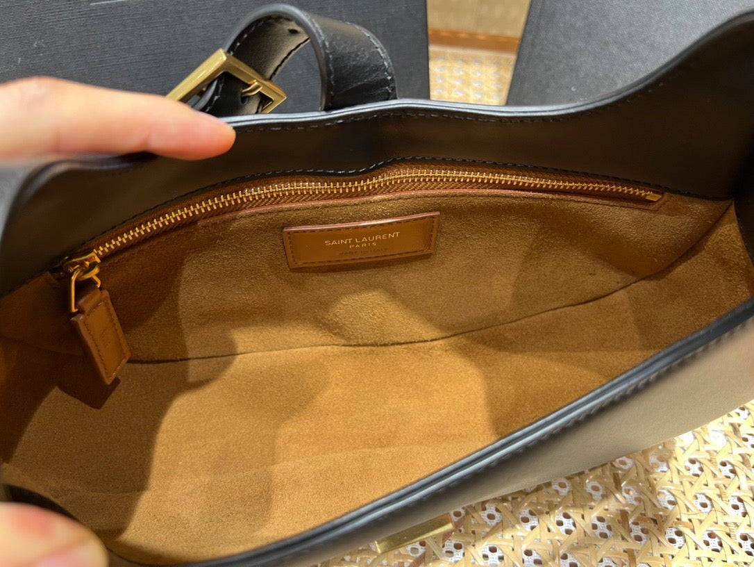 [TOP] Yves Saint Laurent YSL Le Fermoir Leather Shoulder Bag - Black