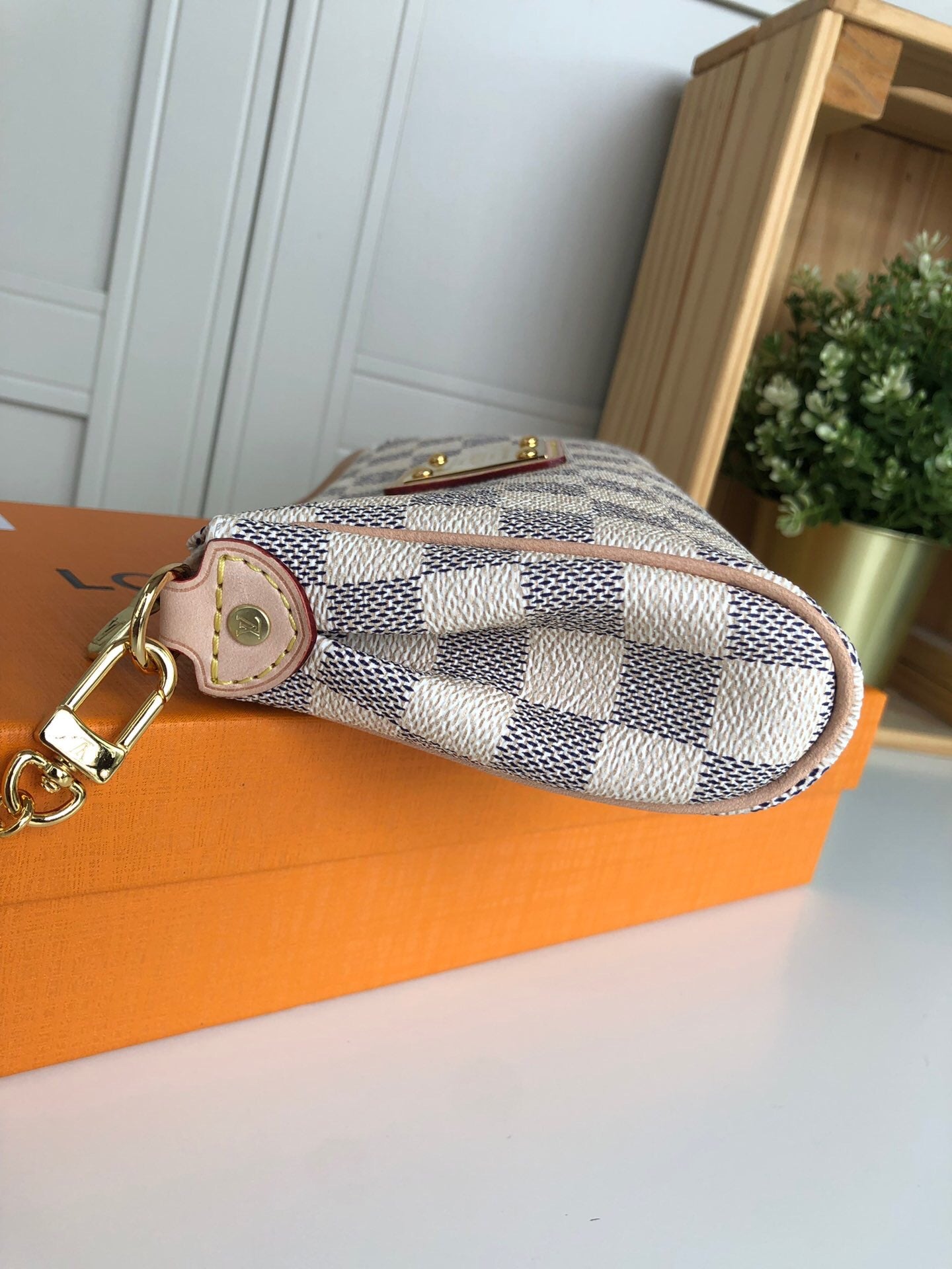 [TOP] Louis Vuitton LV L*V Eva Clutch Bag - Damier Azur