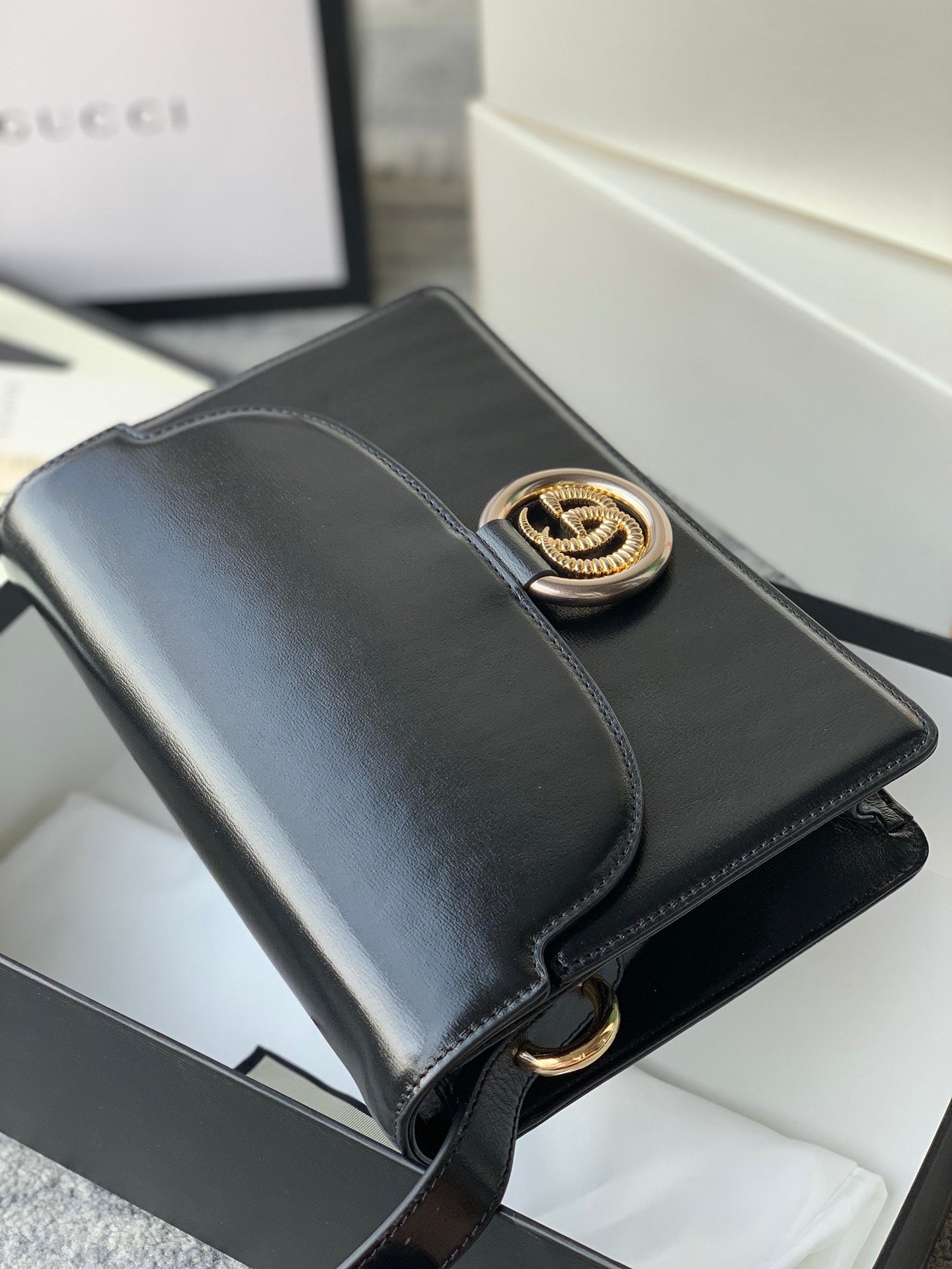 [TOP] GUCCI Logo Plaque Shoulder Bag - Black