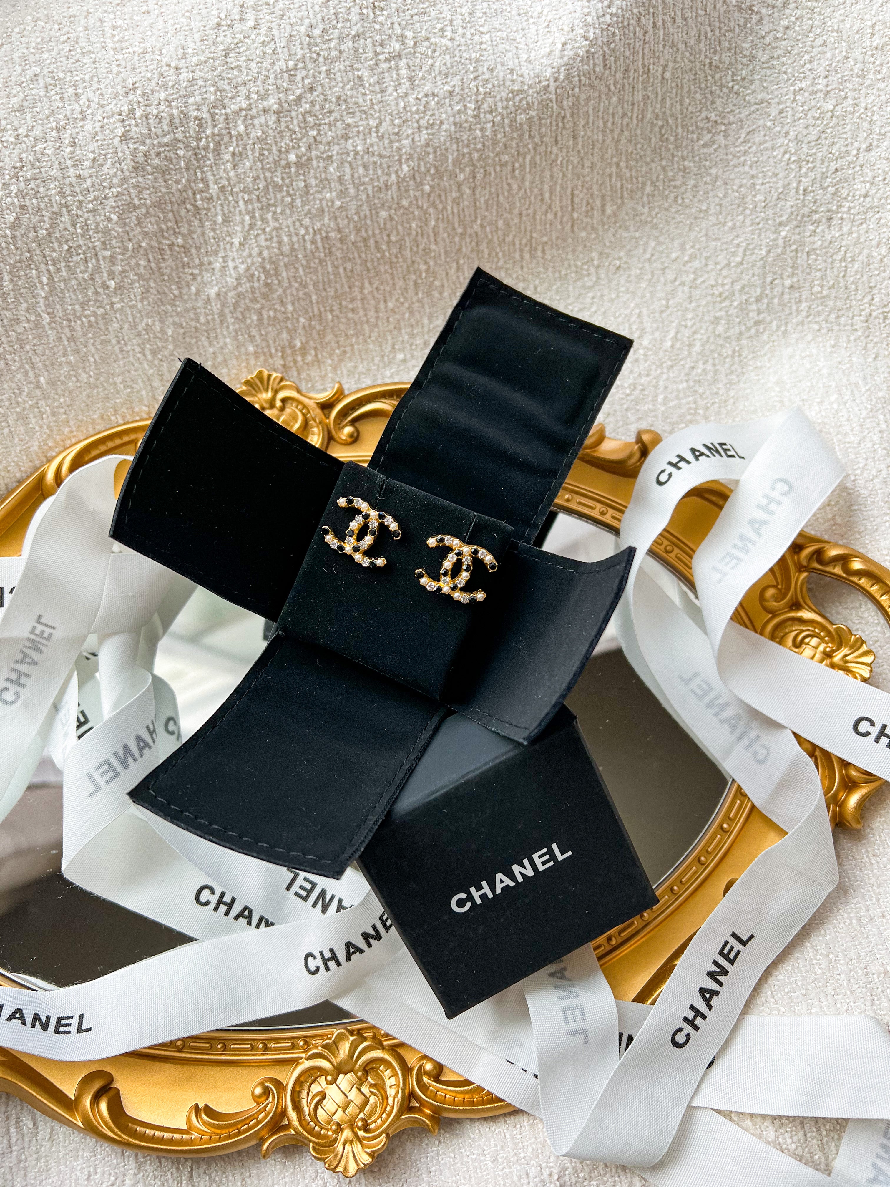 [TOP] CHANEL Stud Earrings w Black Stones