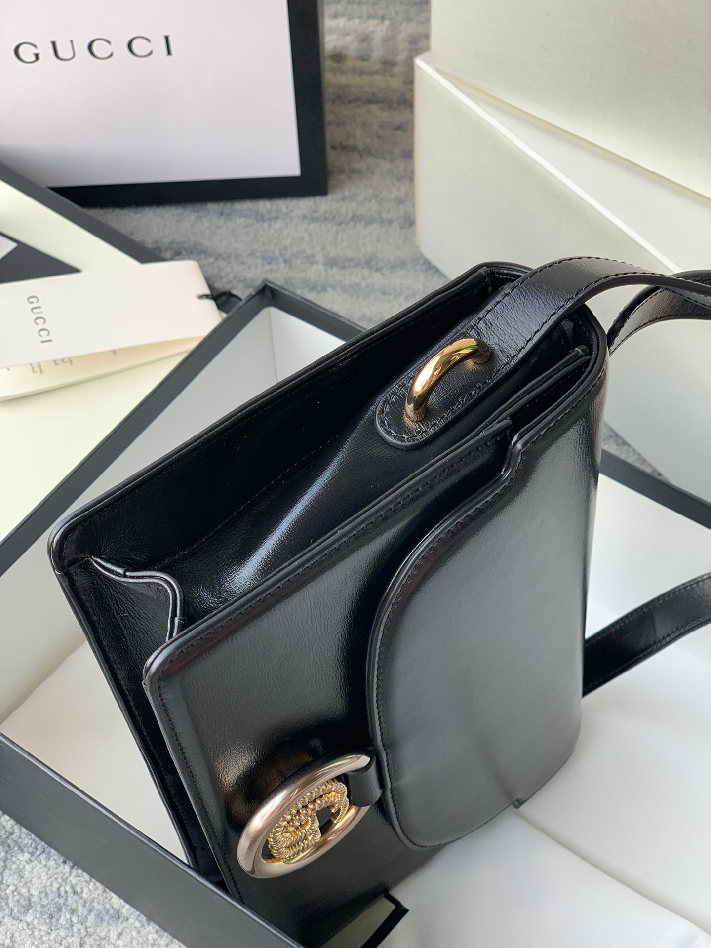 [TOP] GUCCI Logo Plaque Shoulder Bag - Black