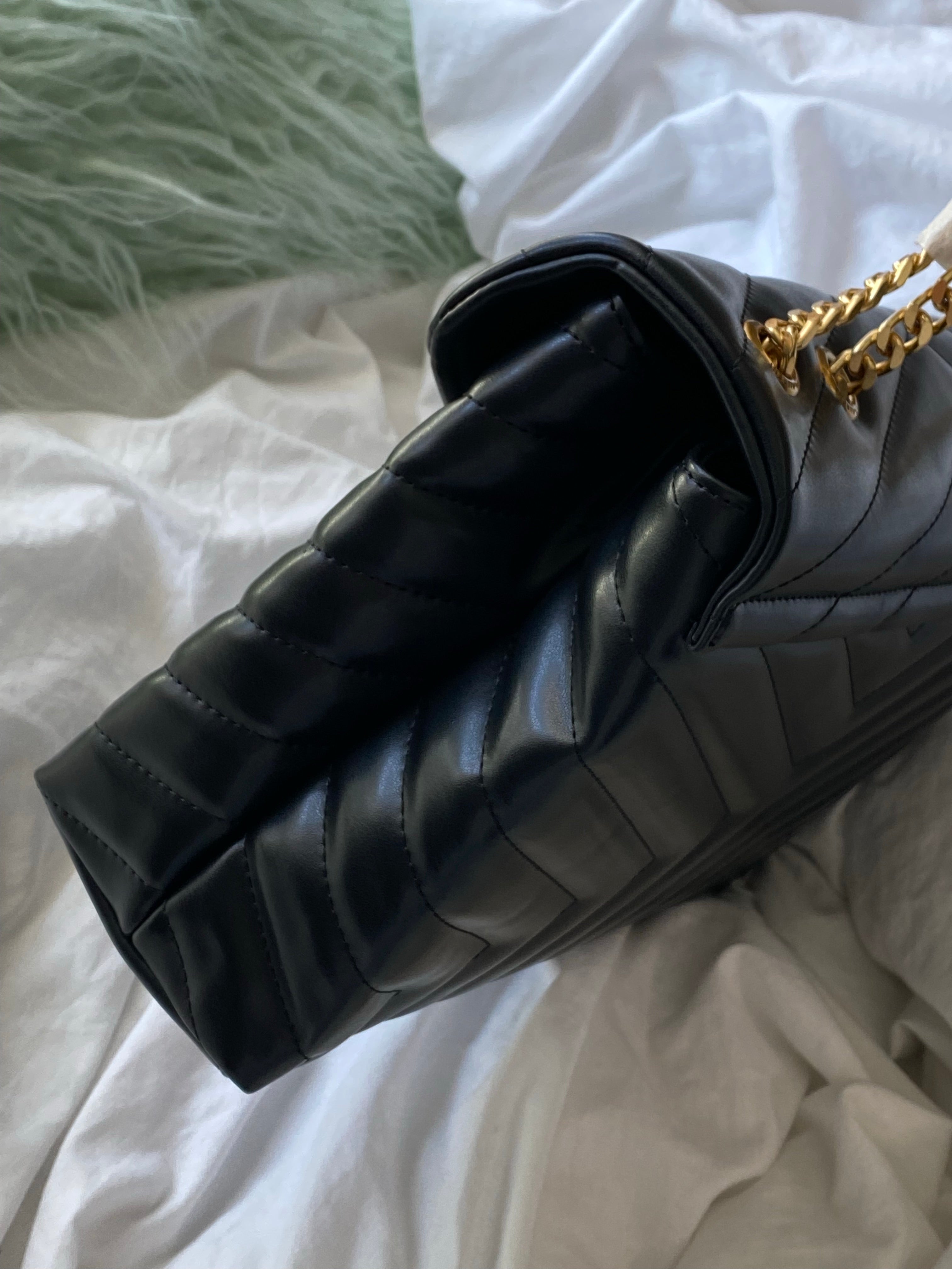 [TOP] Yves Saint Laurent YSL LouLou Bag Medium 25cm - Black w GHW