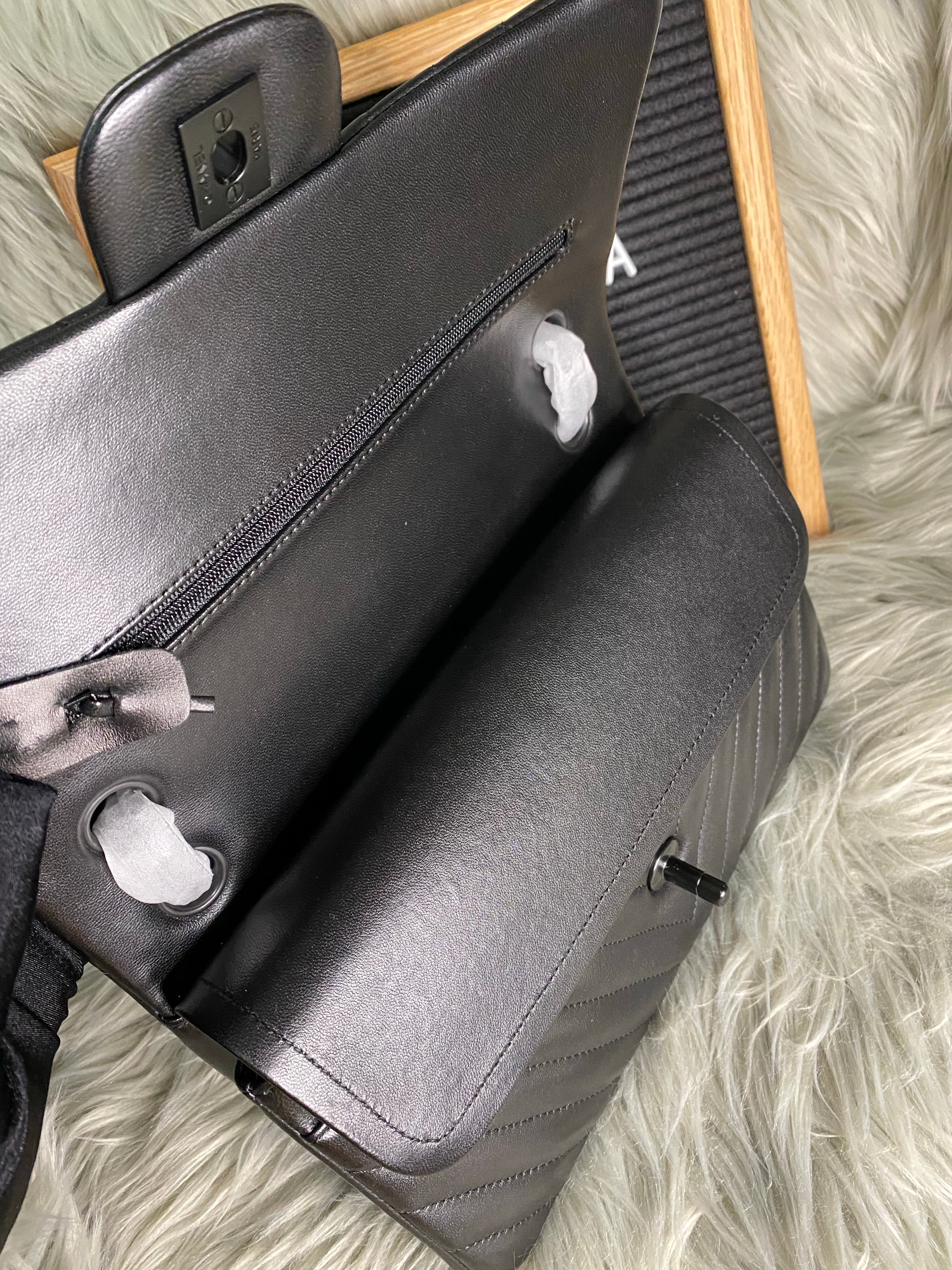 [TOP] CHANEL Classic Flap Bag Chevron Lambskin Medium 25.5cm – All Black