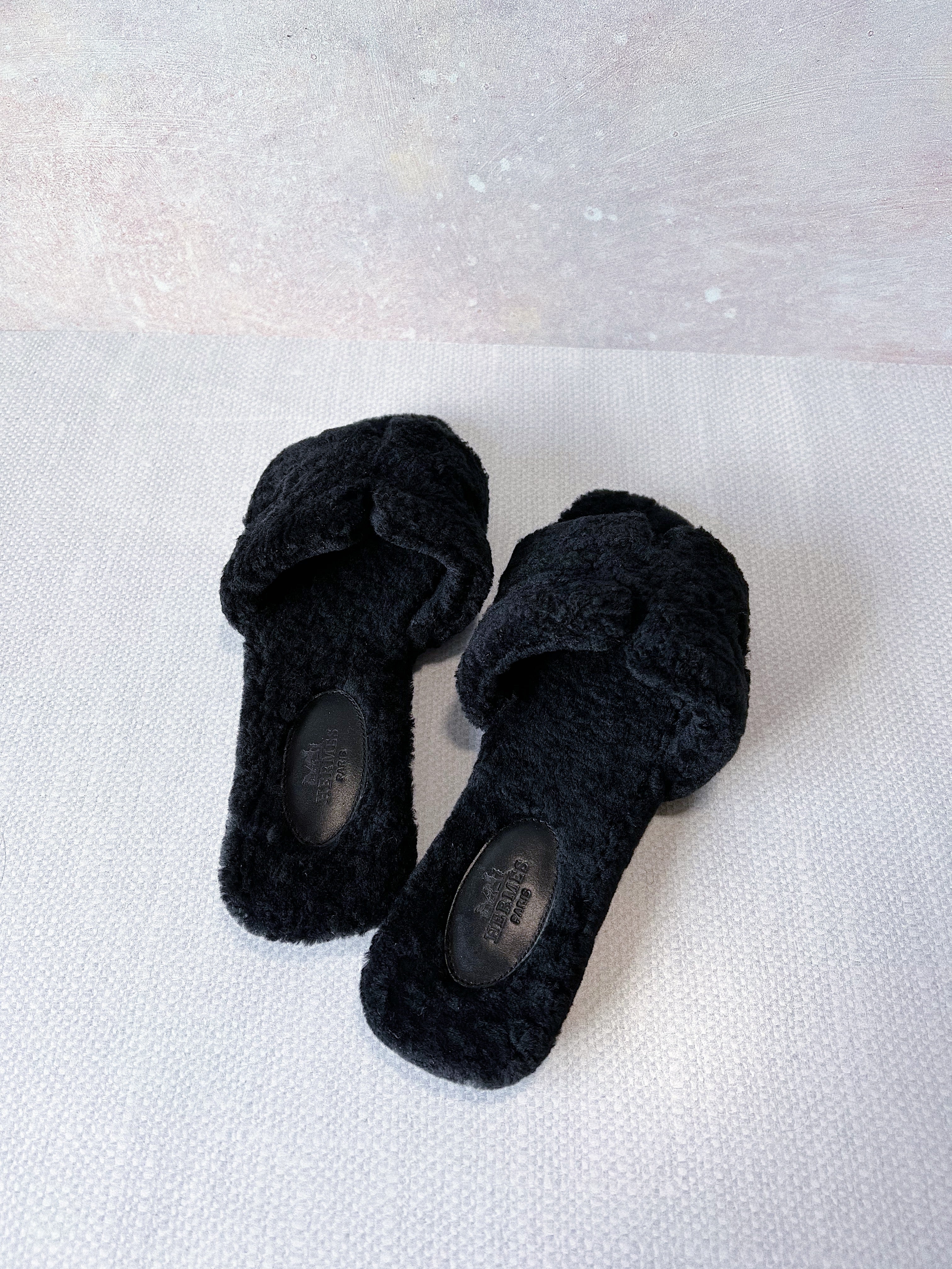 [TOP] HERMES Oran Open Toes Teddy Bear Sandals - Black