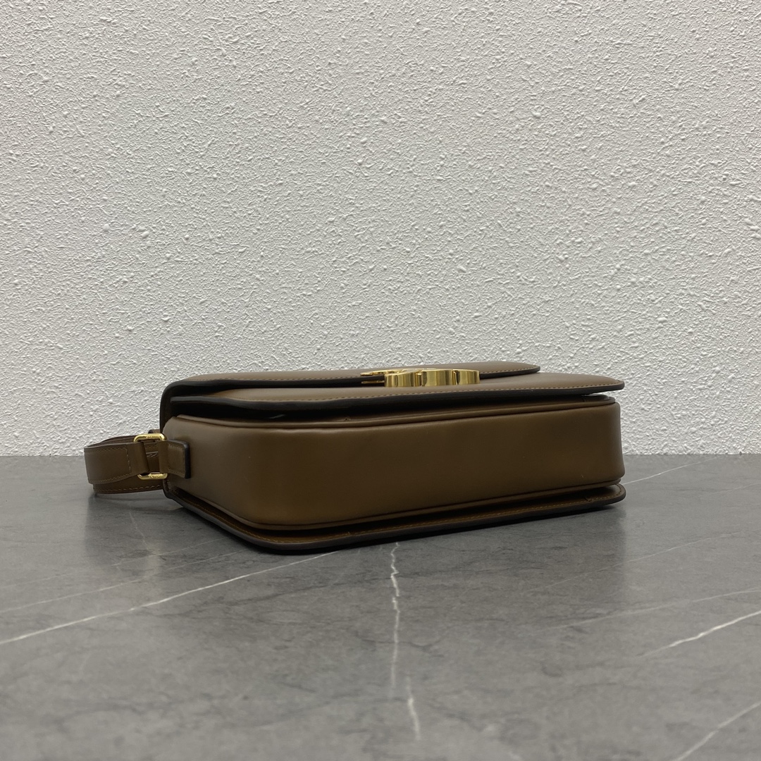 [TOP] CELINE Triomphe Shoulder Bag  22-16-6 - caramel colour