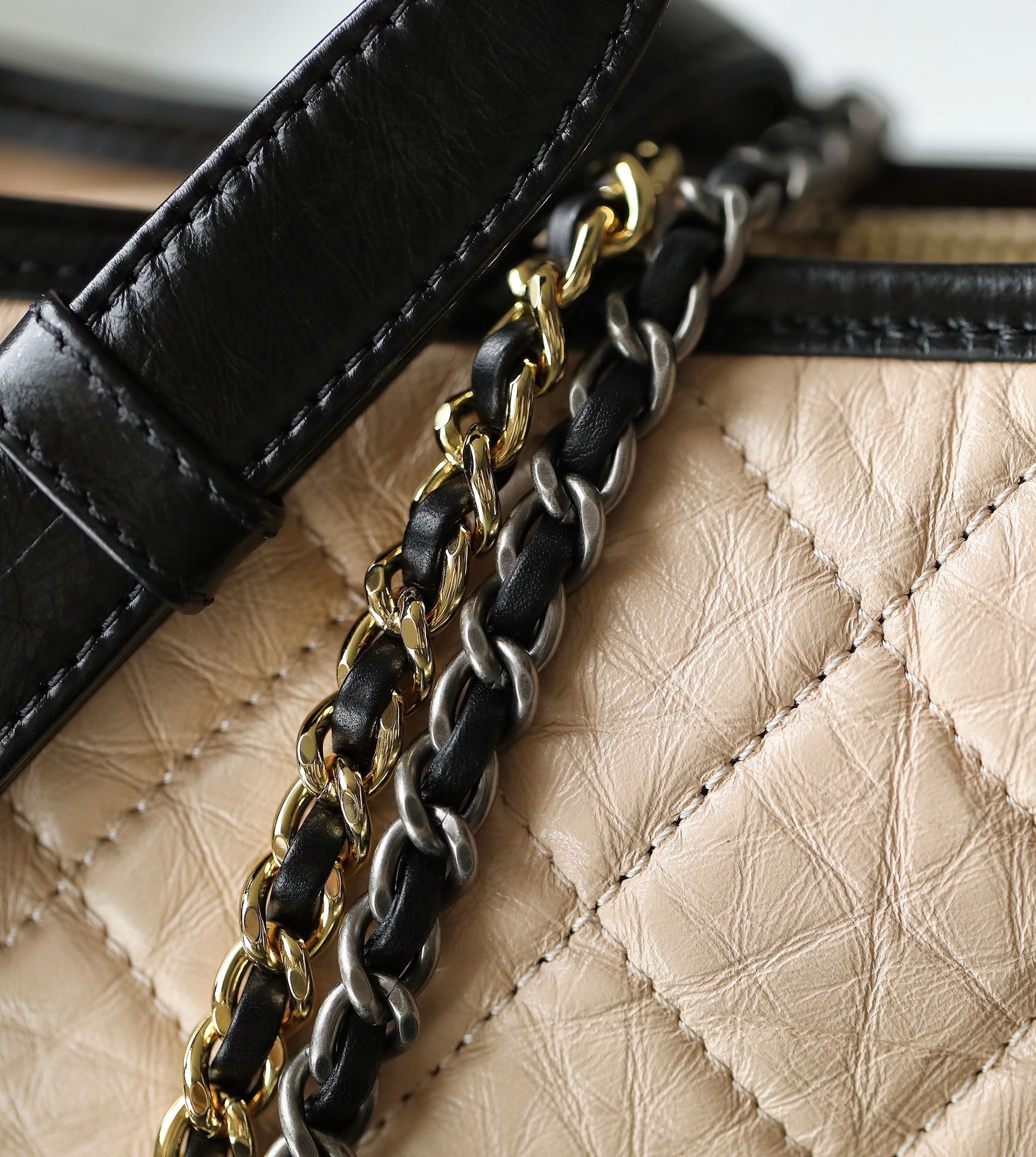 [TOP] CHANEL Gabrielle Hobo Bag 2 Tones 20cm - Beige and Black