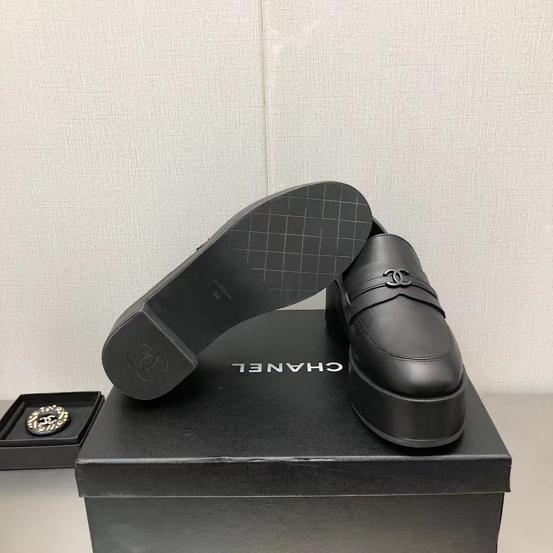 [TOP] CHANEL Leather Loafers Double C Logo - Black/Beige