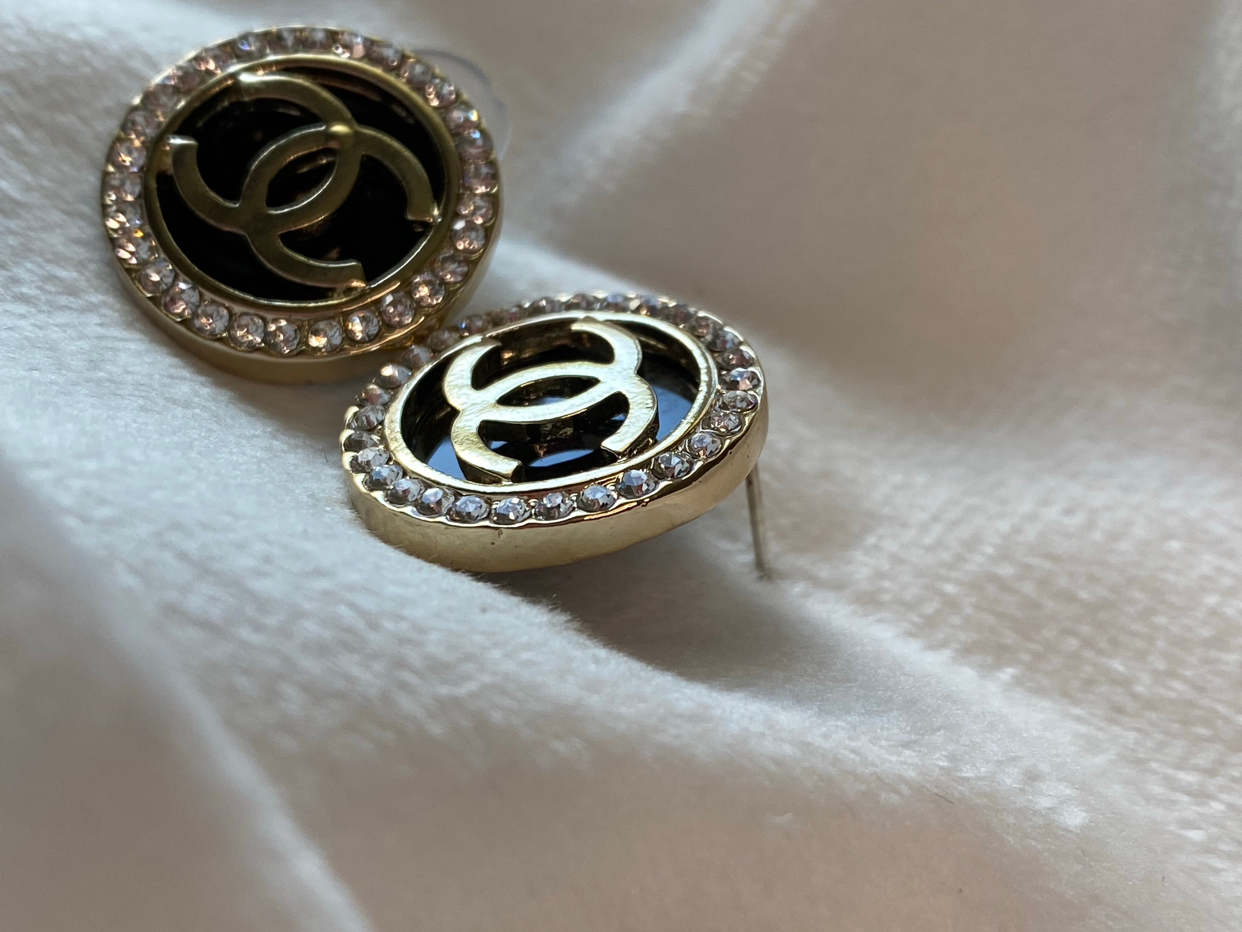 [TOP] CHANEL Round Stones Black Earrings