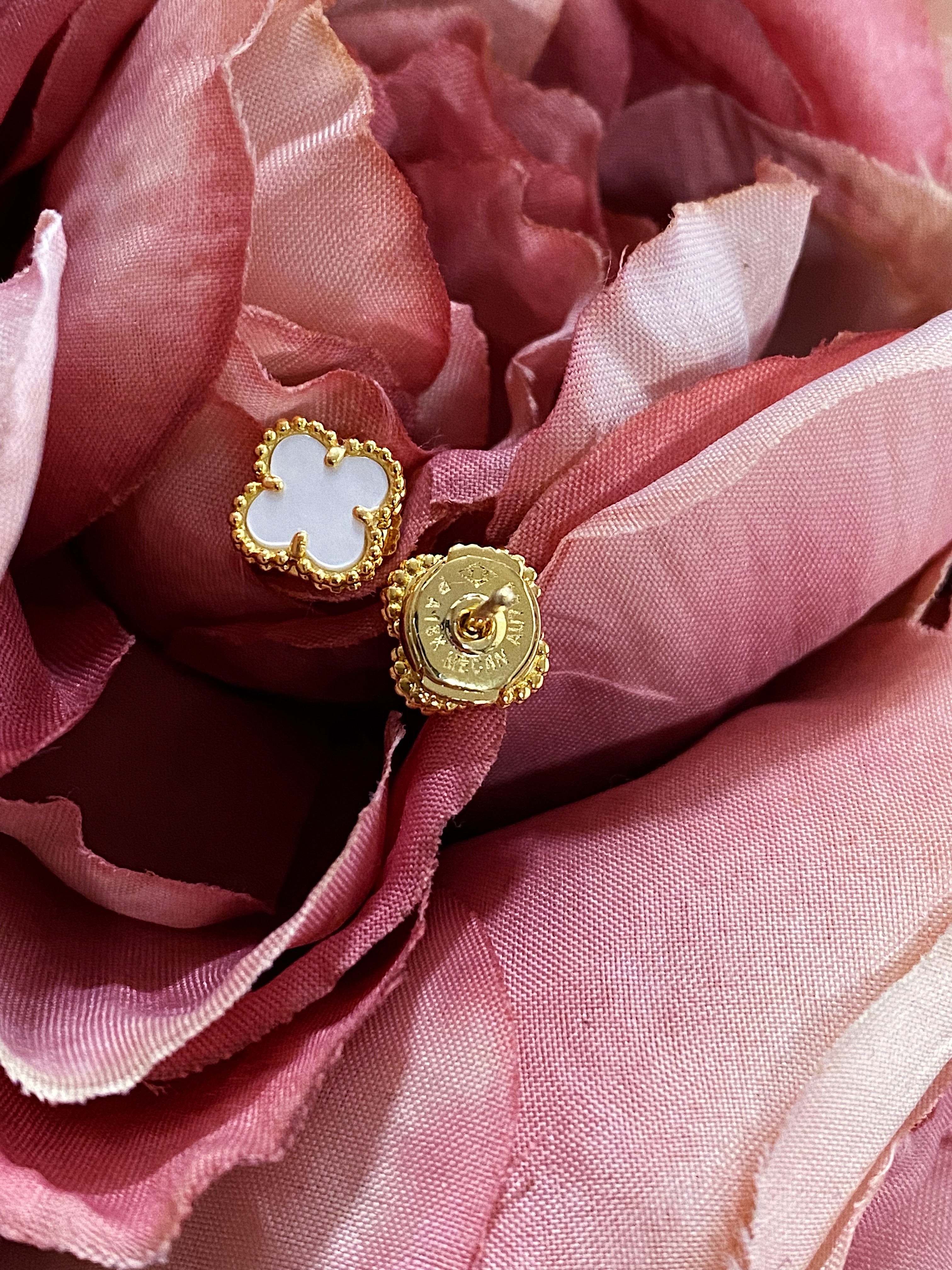 [TOP] Van Cleef & Arpels VCA Mini Stud Earrings - Mother Of Pearls