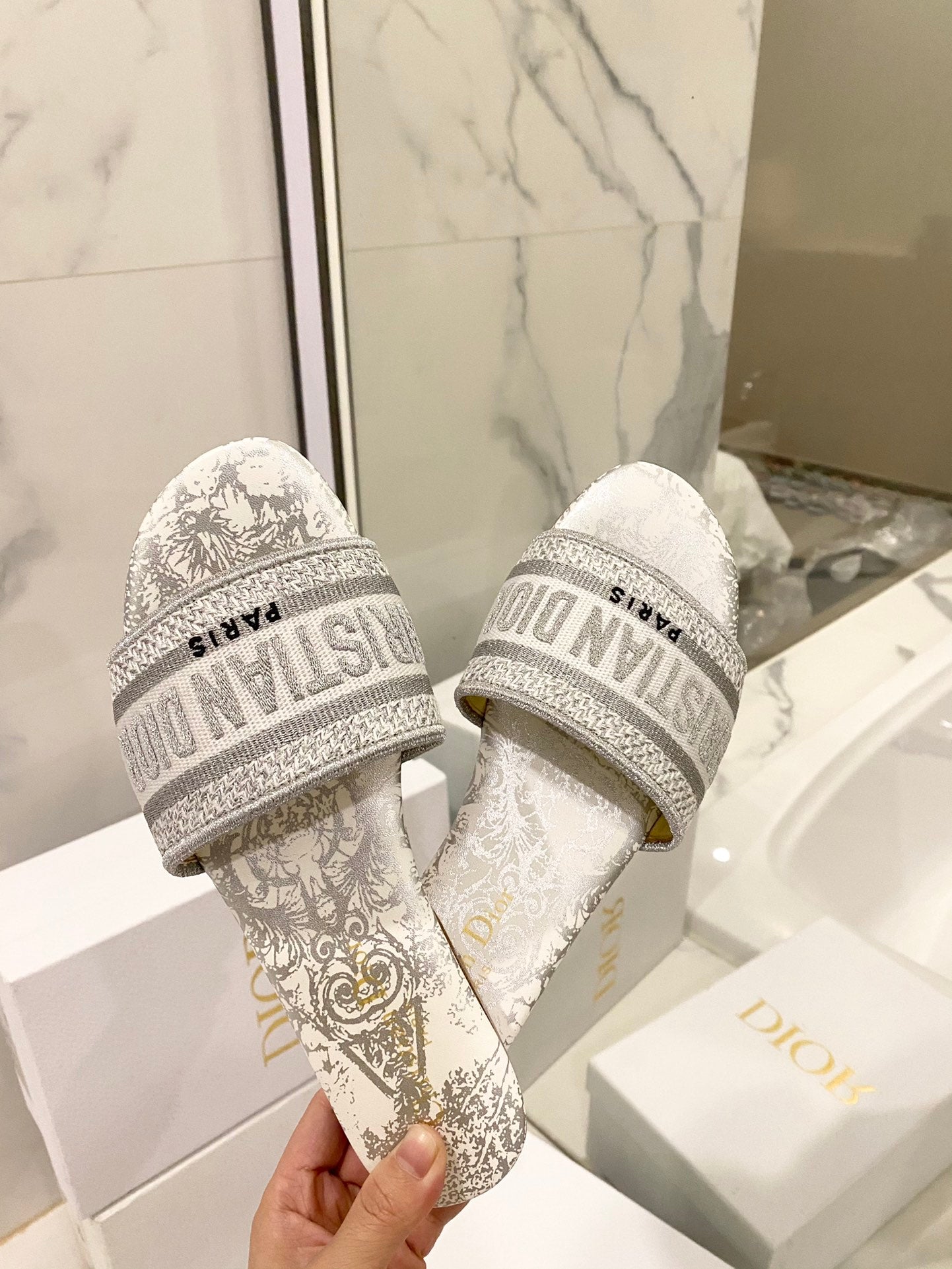[TOP] Christian Dior Around the World Stella Embroidered Slides - 5 Colours