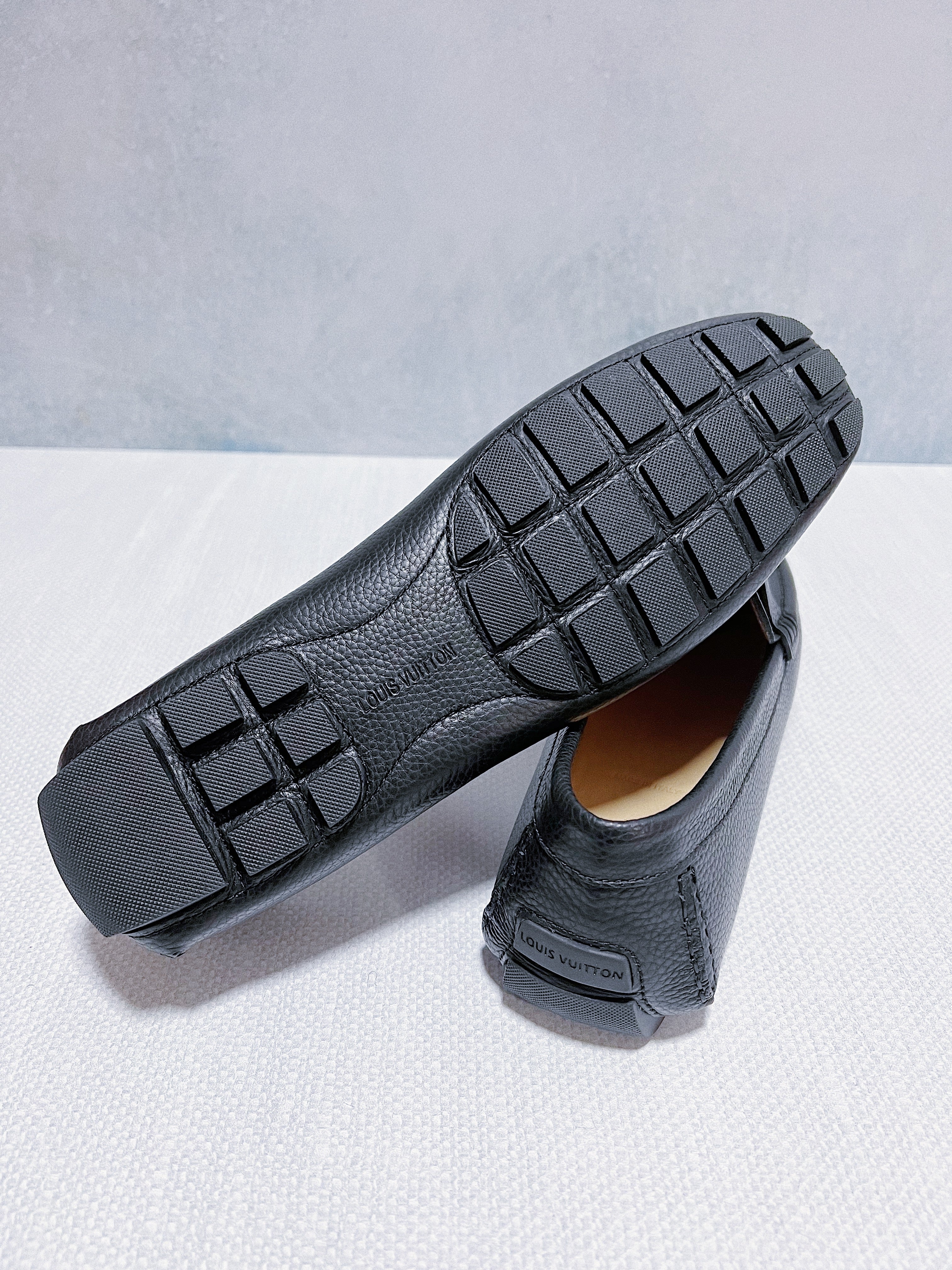 [TOP] Louis Vuitton LV L*V Montaigne Loafers w Gold Hardware - Black