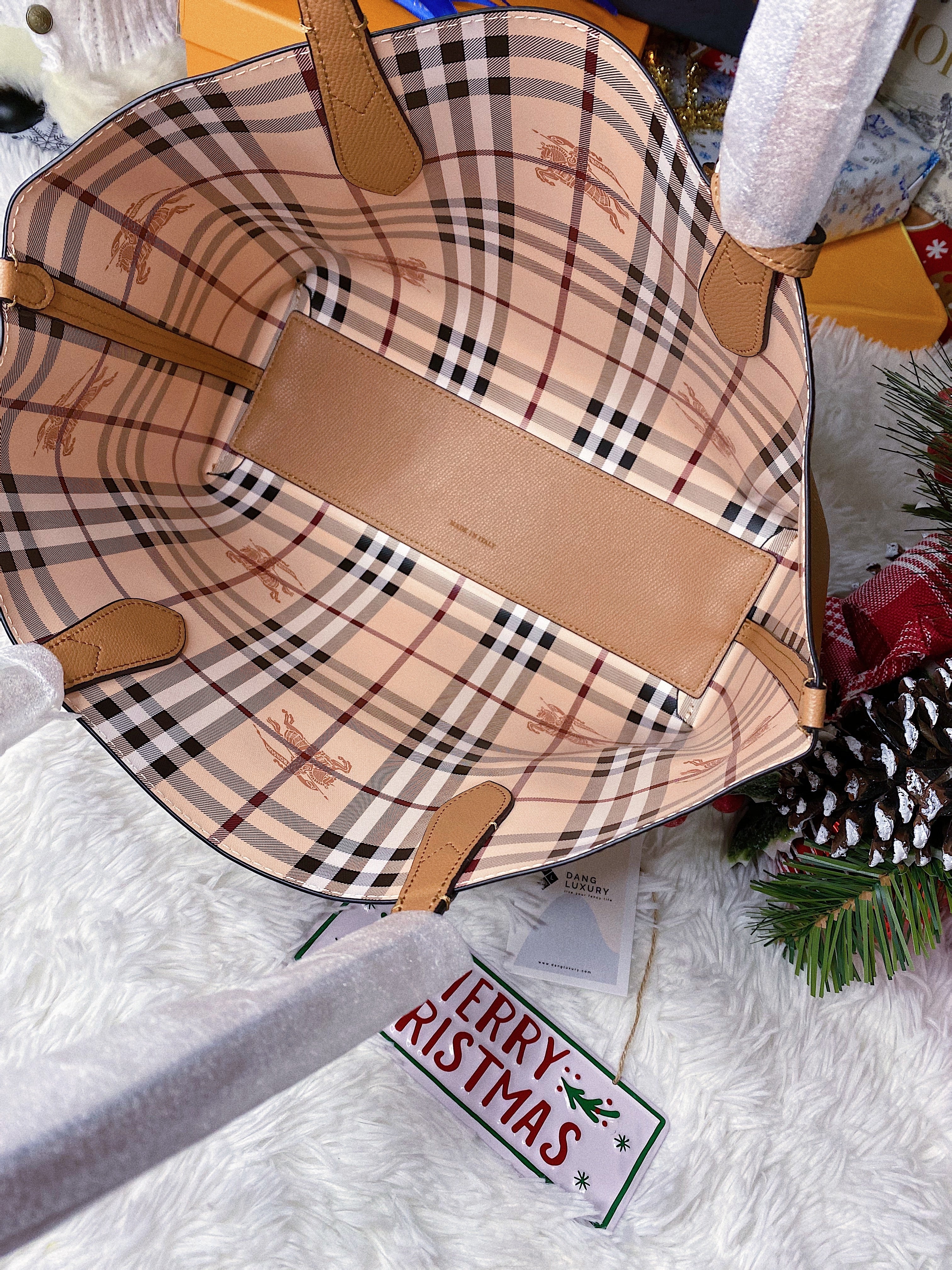 [TOP] BURBERRY Reversible Tote - Nude