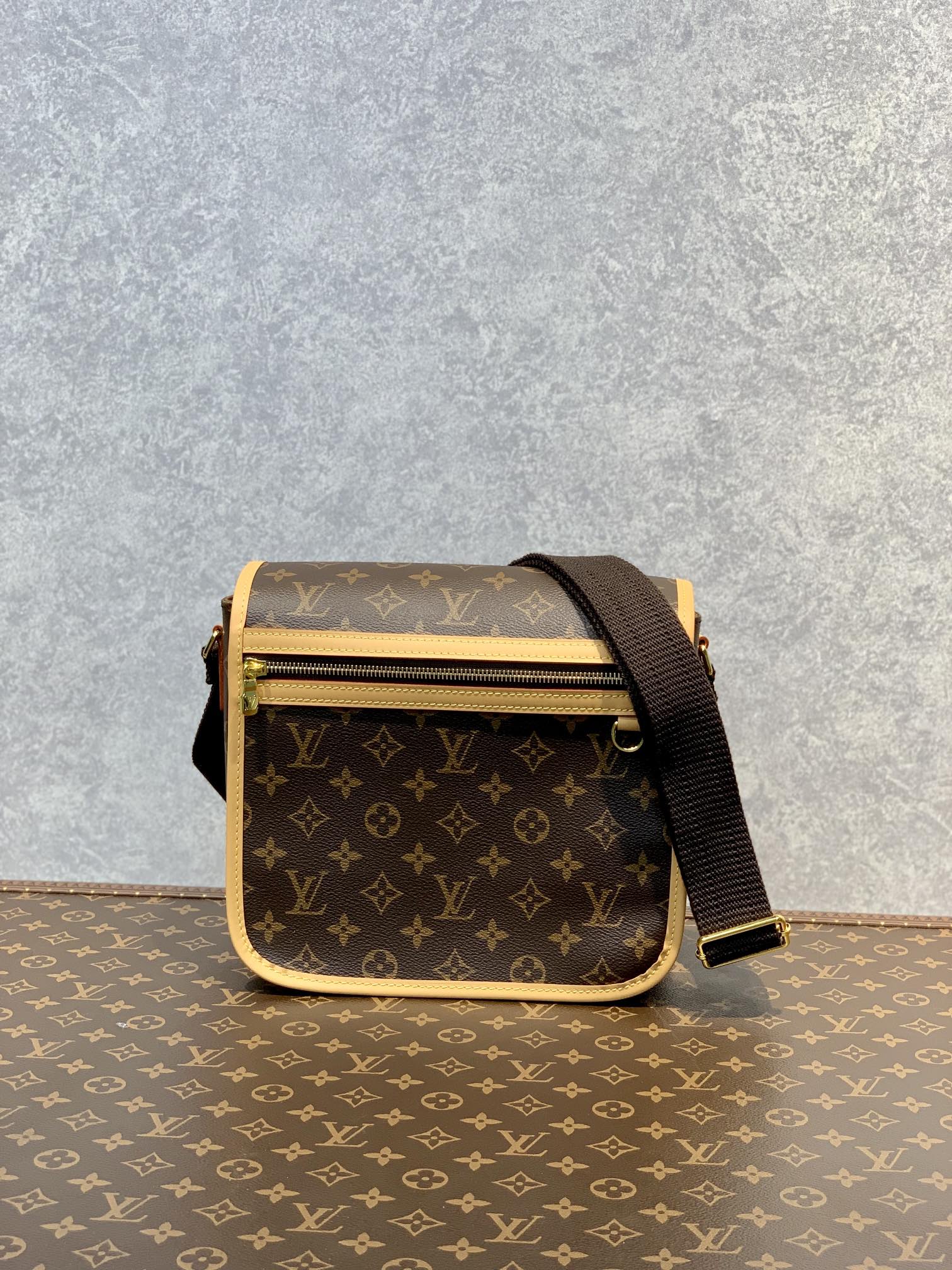 [TOP] Louis Vuitton LV L*V Messenger Boss Fall PM Cross Body Shoulder Bag