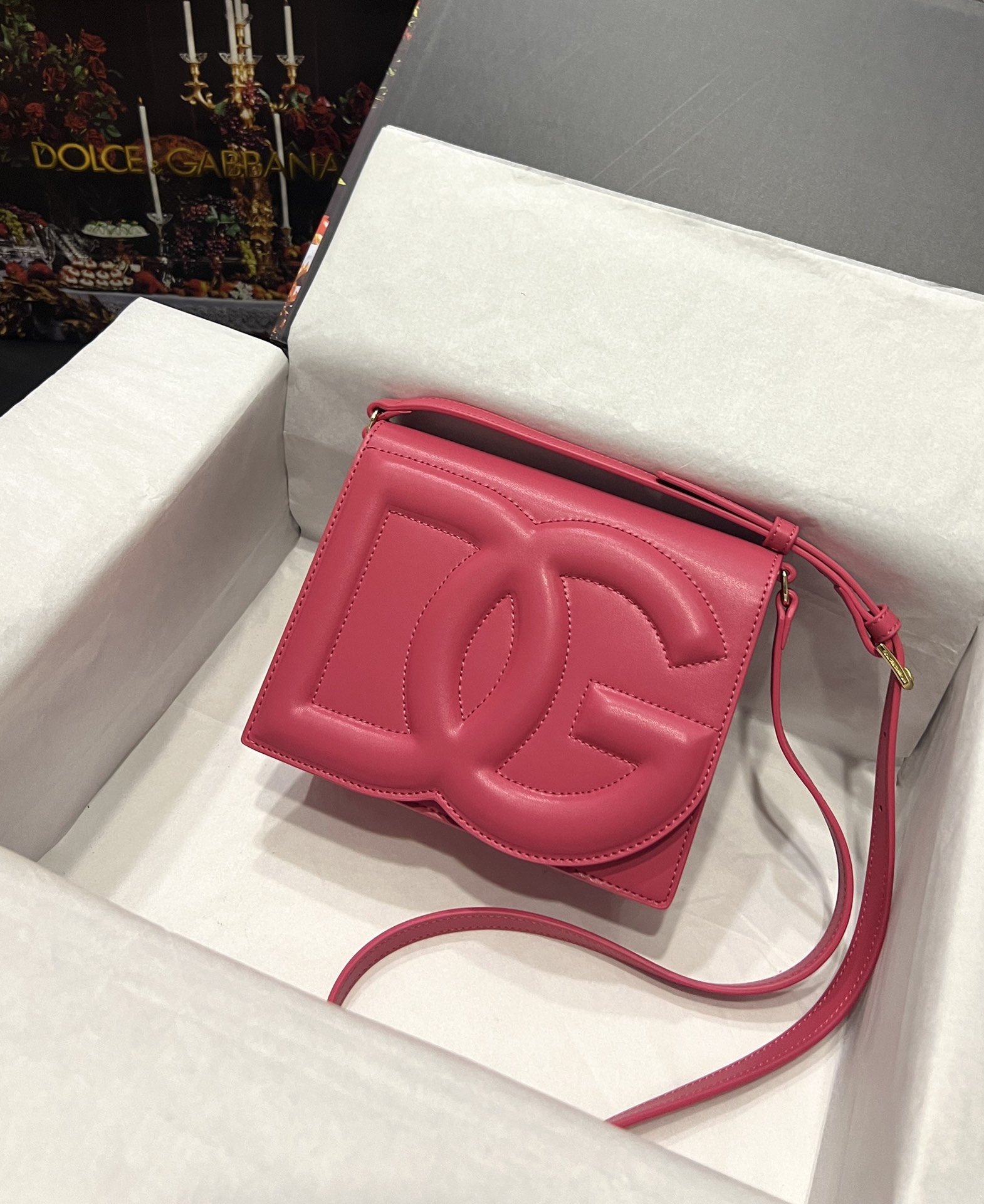 [TOP] Dolce & Gabbana D&G Calfskin DG Logo Bag 16*20*5.5cm - Pink