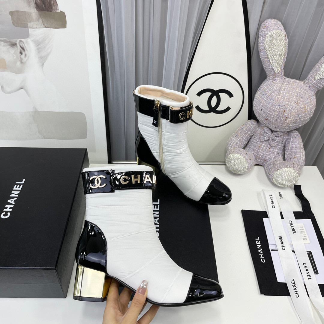 [TOP] CHANEL Quilted Lambskin Boots - White