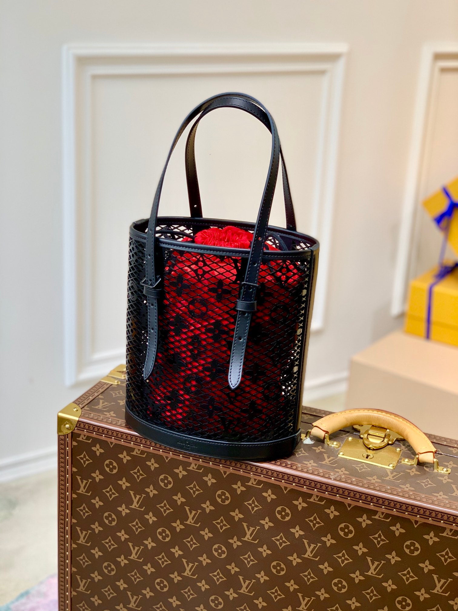 [TOP] Louis Vuitton LV  Nicolas Ghesquiere Bucket Bag 23 x 26 x 16 cm- Black