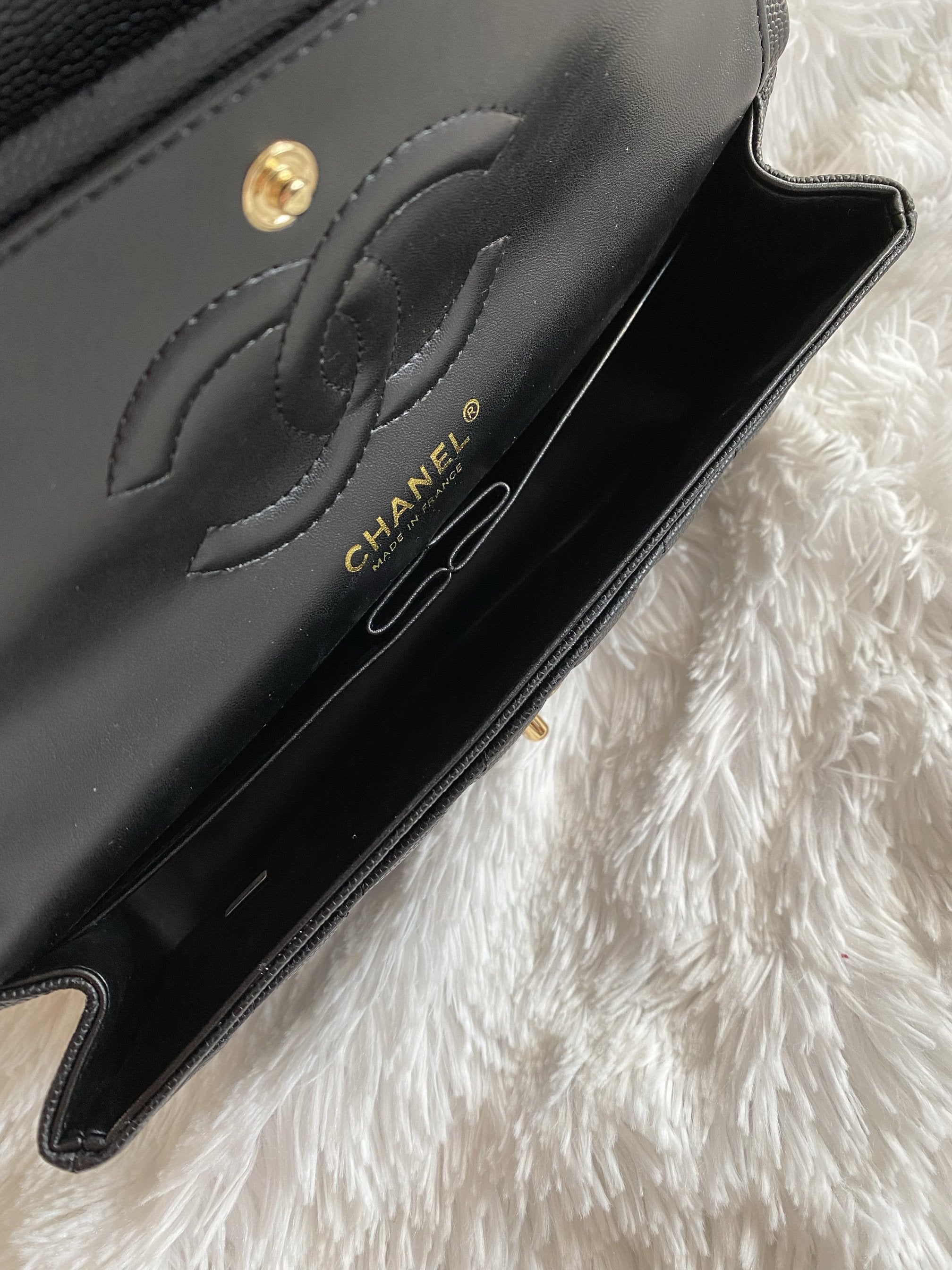 [TOP] CHANEL Classic Flap Bag Caviar Medium 25.5cm <Black Interior> - Black & GHW