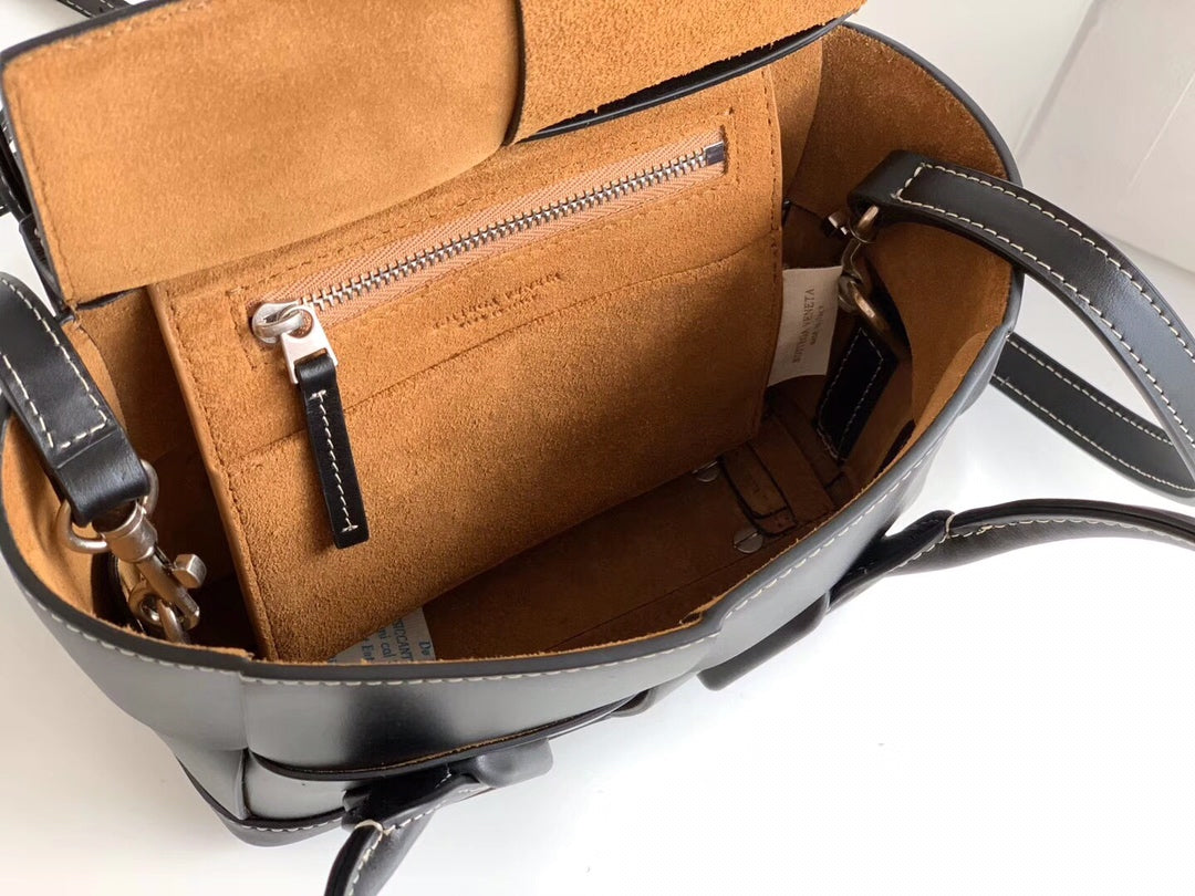 [TOP] Bottega Veneta BV Mini Arco 29 Leather Bag - Black