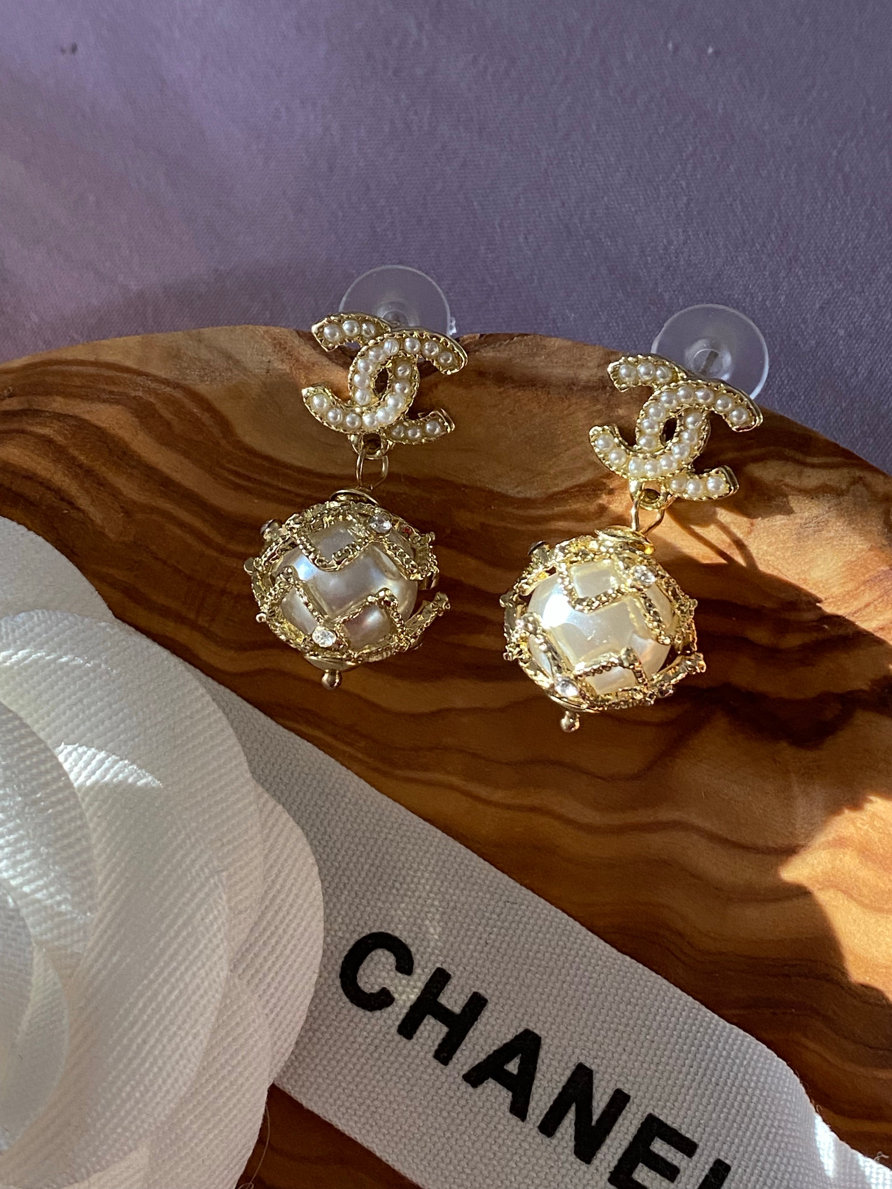 [TOP] CHANEL Dangle Pearl Earrings