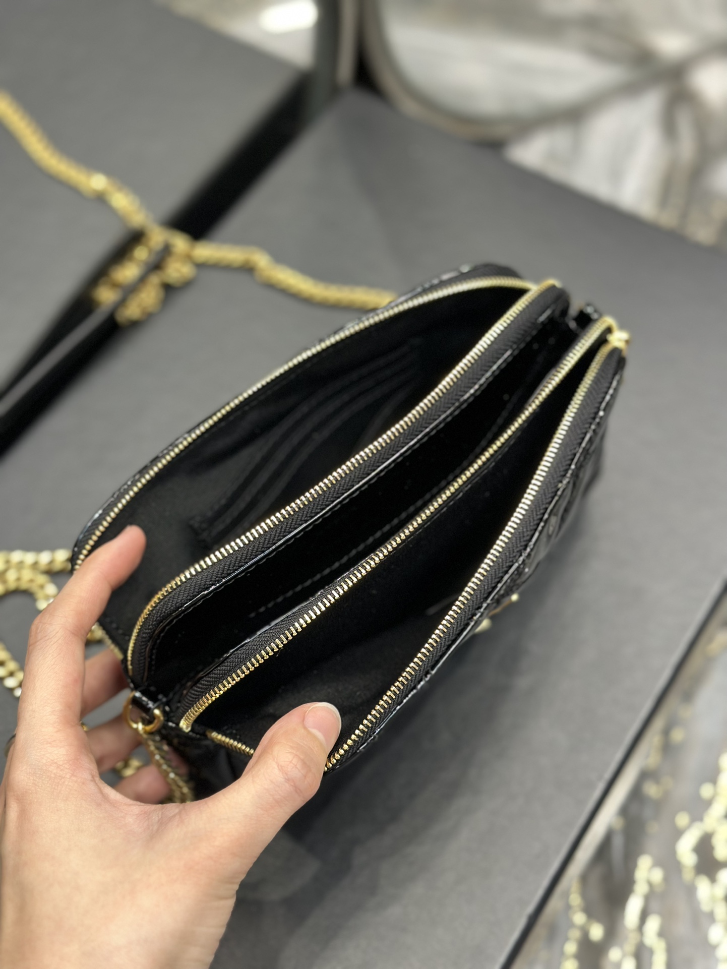 [TOP] Yves Saint Laurent YSL BECKY Patent Leather Shoulder Bag - GHW