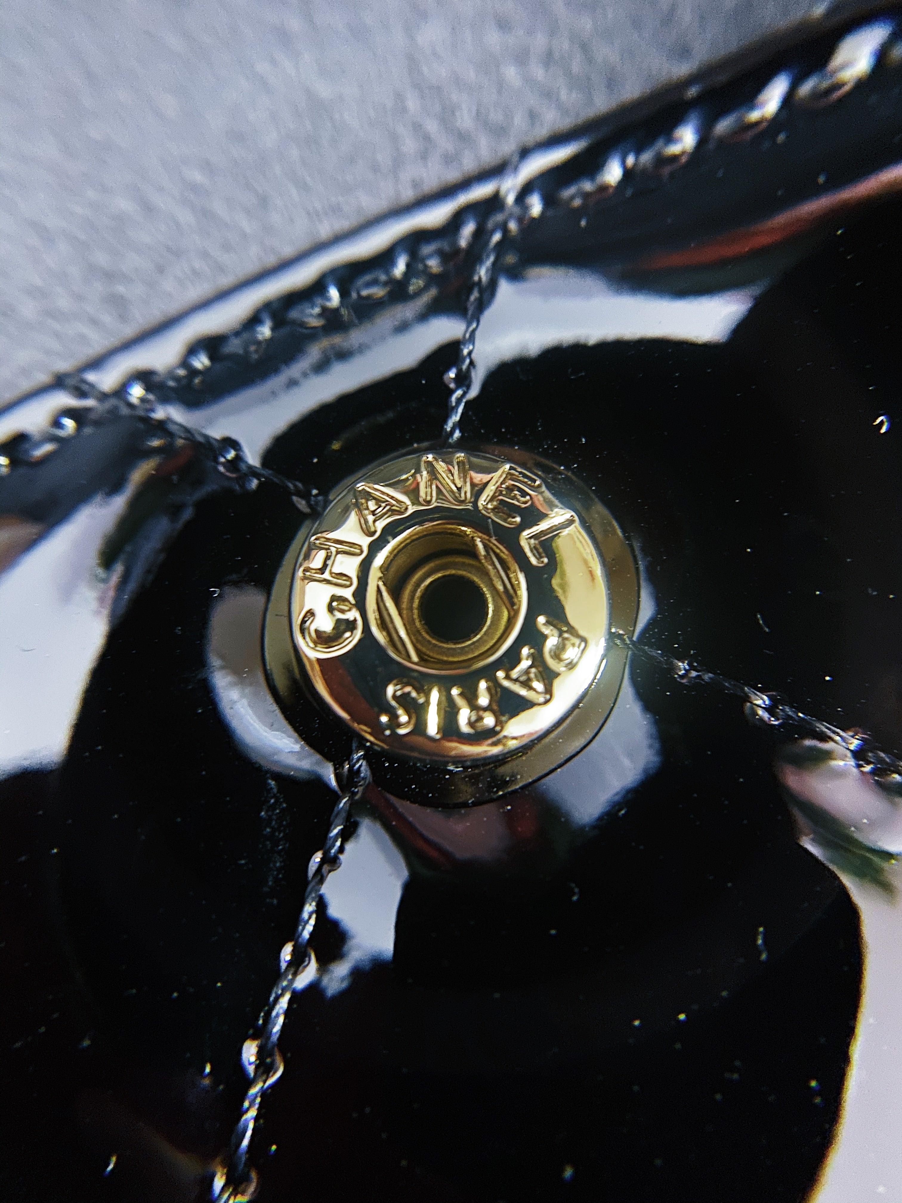 [TOP] CHANEL Classic Flap Bag Patent Medium 25.5cm – Black & GHW