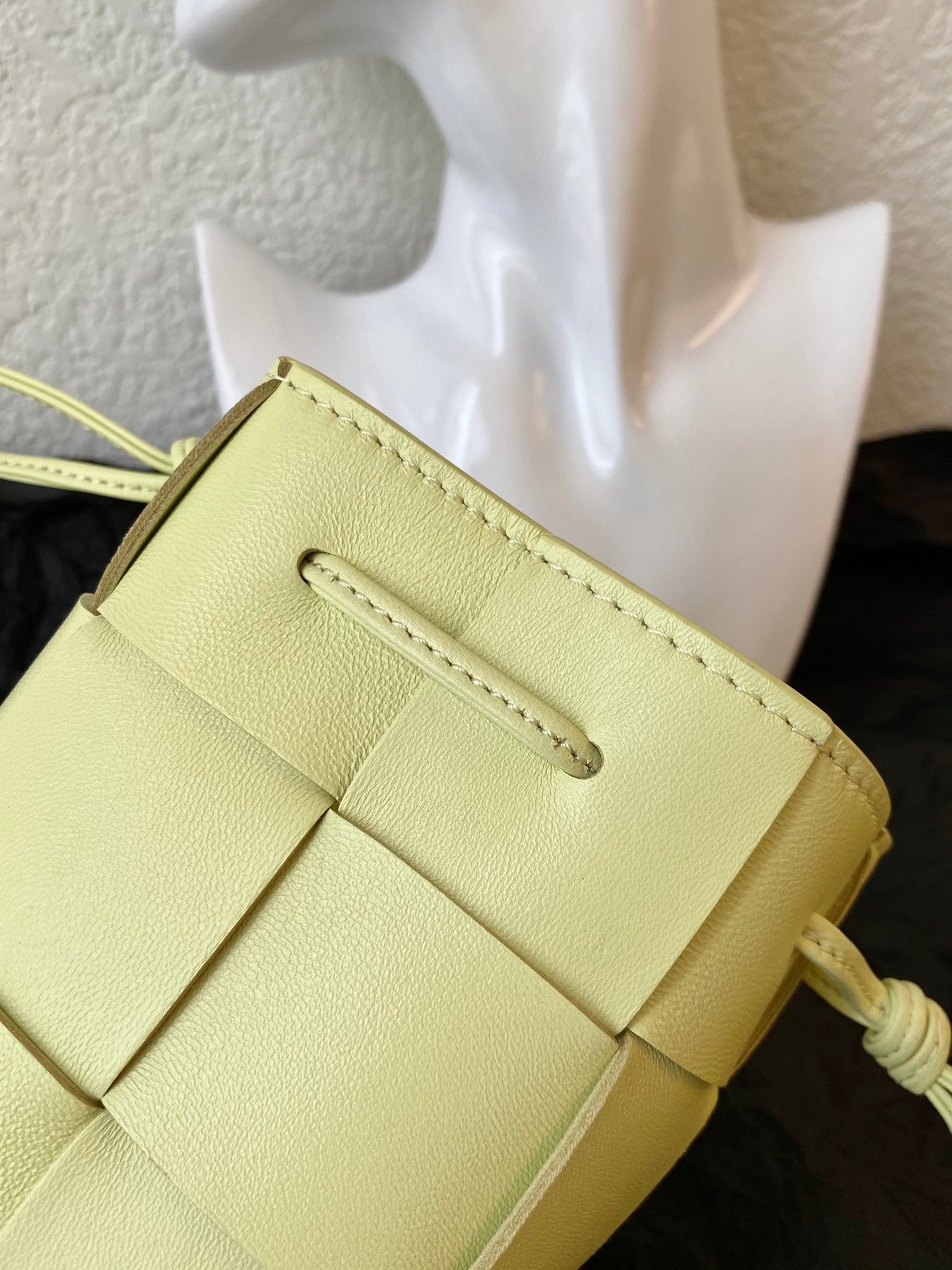 [TOP] Bottega Veneta BV Intrecciato Mini Leather Bucket Bag - Lemon Yellow